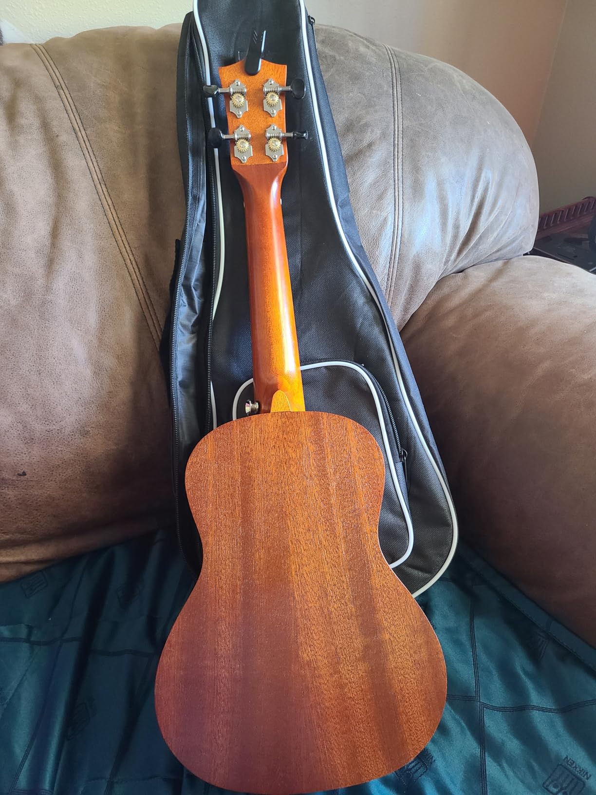 Ukulele, AKLOT Tenor Ukelele Solid Mahogany 26 inch for Professional Beginners Adults Kit with Free Online Lesson and Uke Accessories customer photo 2