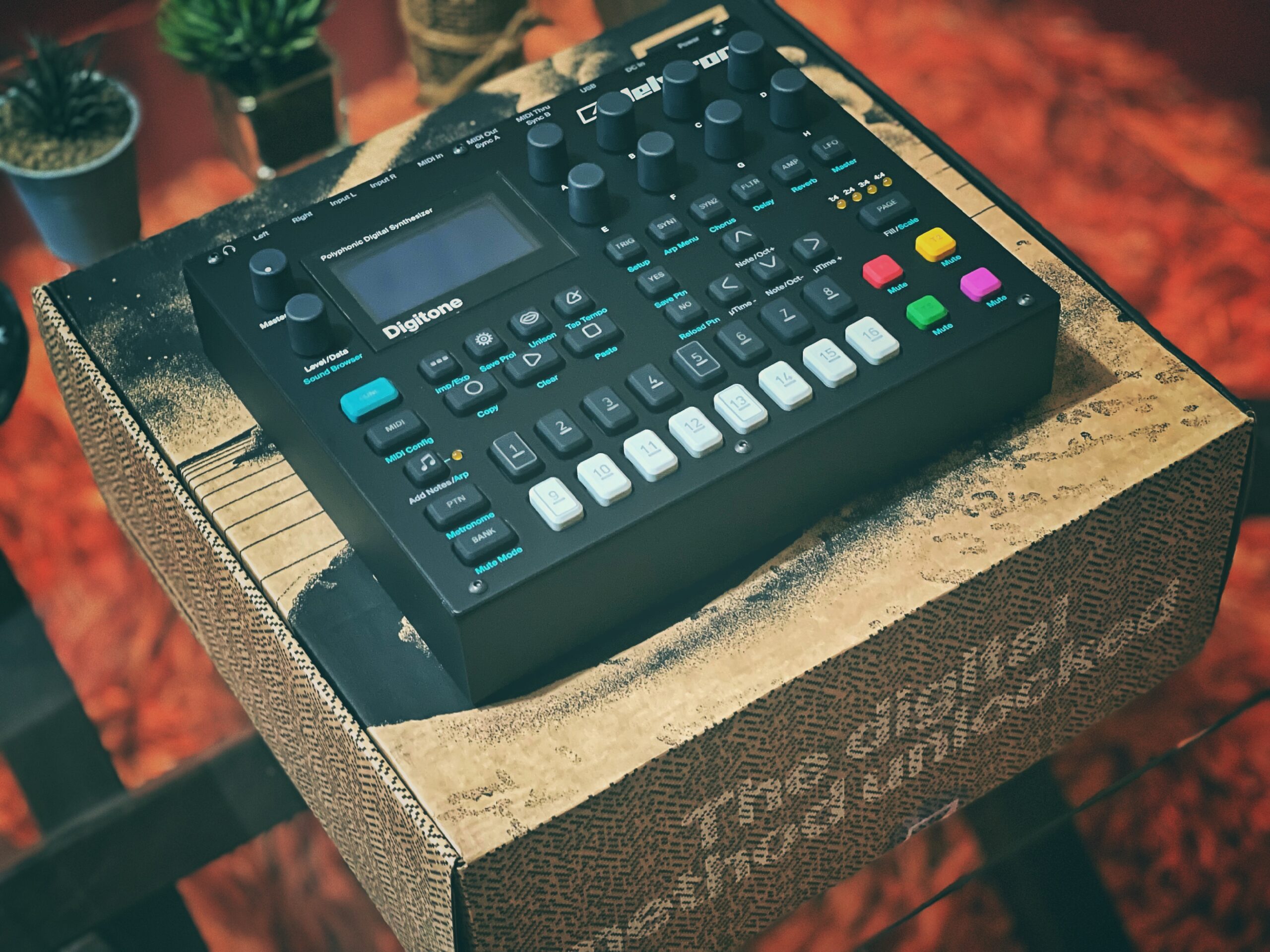Elektron Analog Four MKII 4-Voice Analog Desktop Synthesizer and CV Sequencer customer photo 2