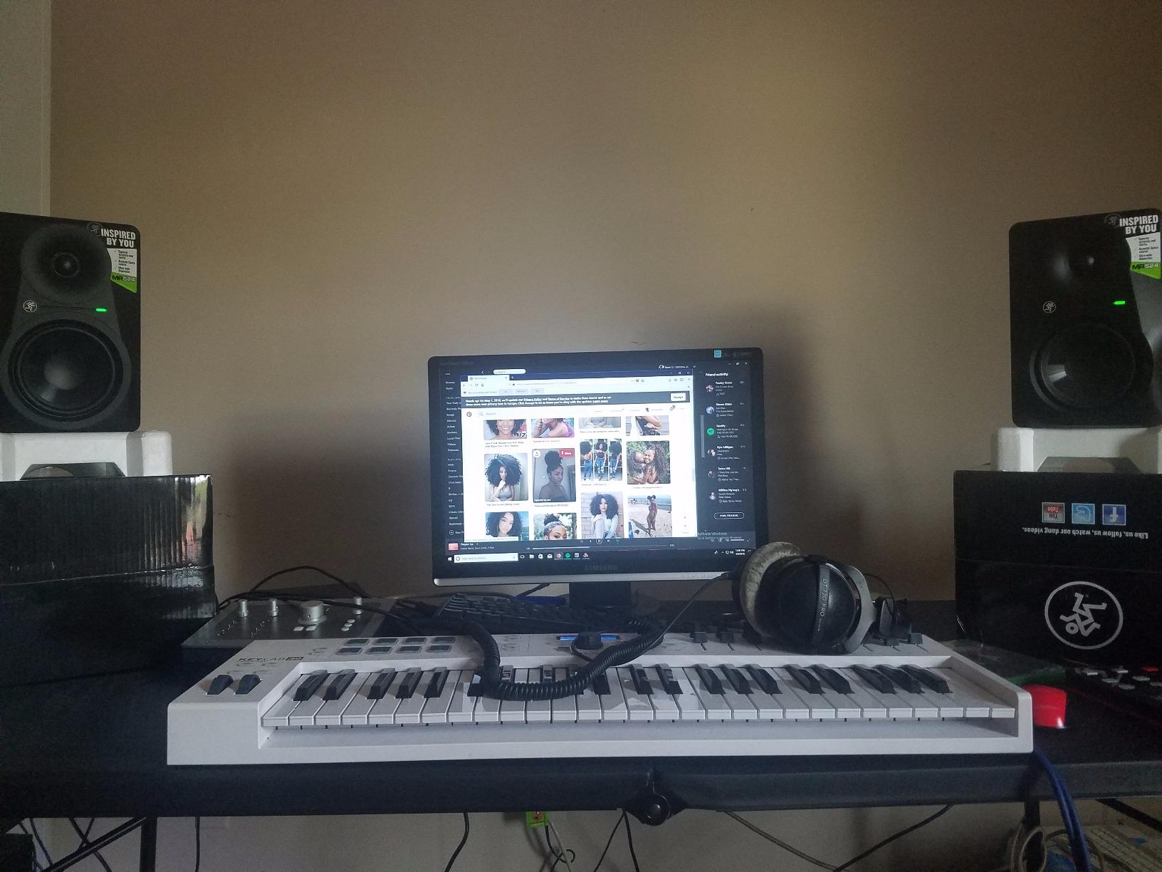 Mackie MR824 8-Inch Studio Monitor (Single) customer photo 2