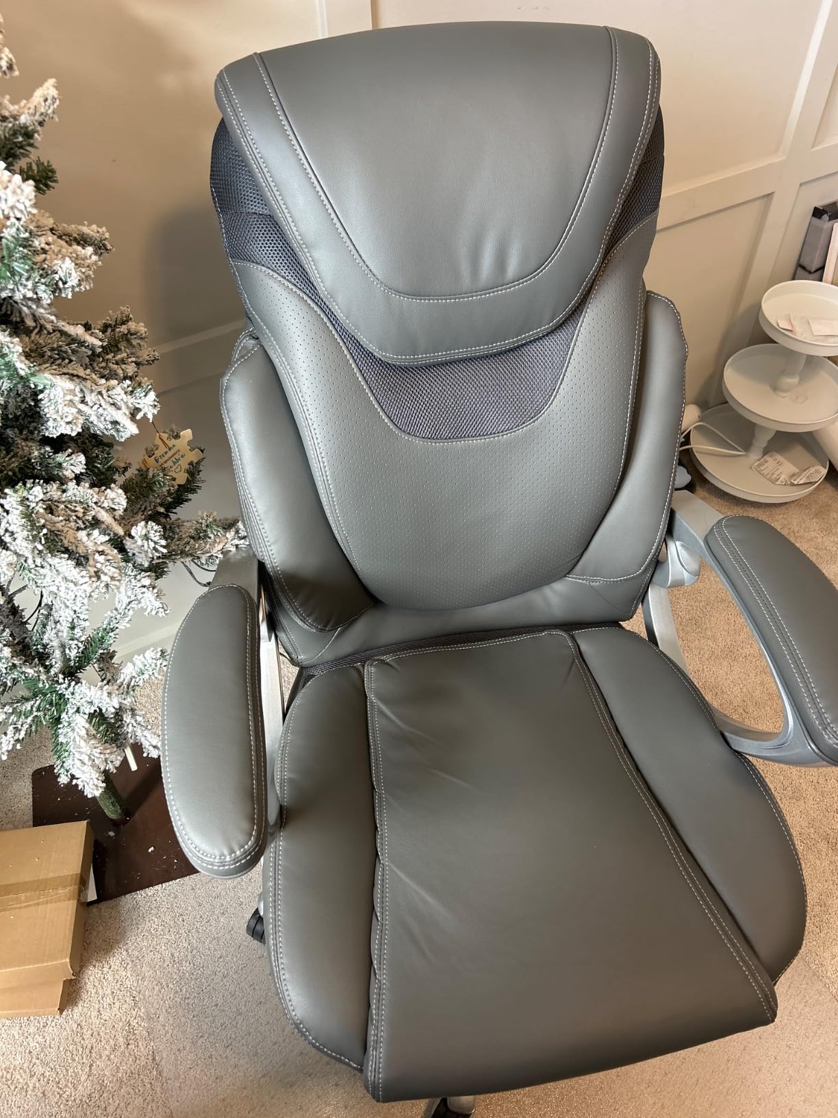 Serta Bryce Executive Office Chair - Ergonomic Computer Desk Chair with Lumbar Technology - Memory Foam Body Pillows - Bonded Leather - Black customer photo 1