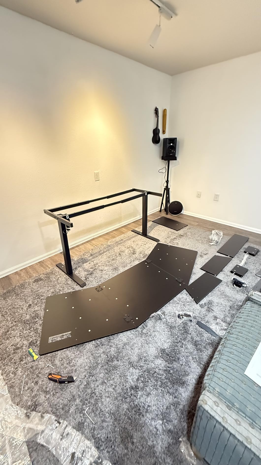 Pyle Adjustable Speaker Stand Pair - Dual Studio Monitor Tripod with Metal Base, Anti-Slip Speaker Pads, Height Adjustment from 34 to 53 - 90 lbs Weight Capacity customer photo 2