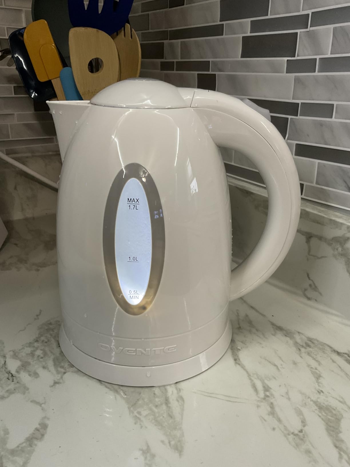 OVENTE Electric Kettle, 1.7L Fast Boiling Water Heater for Coffee or Tea, BPA Free with Water Level Gauge, Auto Shut-Off, Boil-Dry Protection, Indicator Light and Removable Filter, Black KP72B customer photo 1