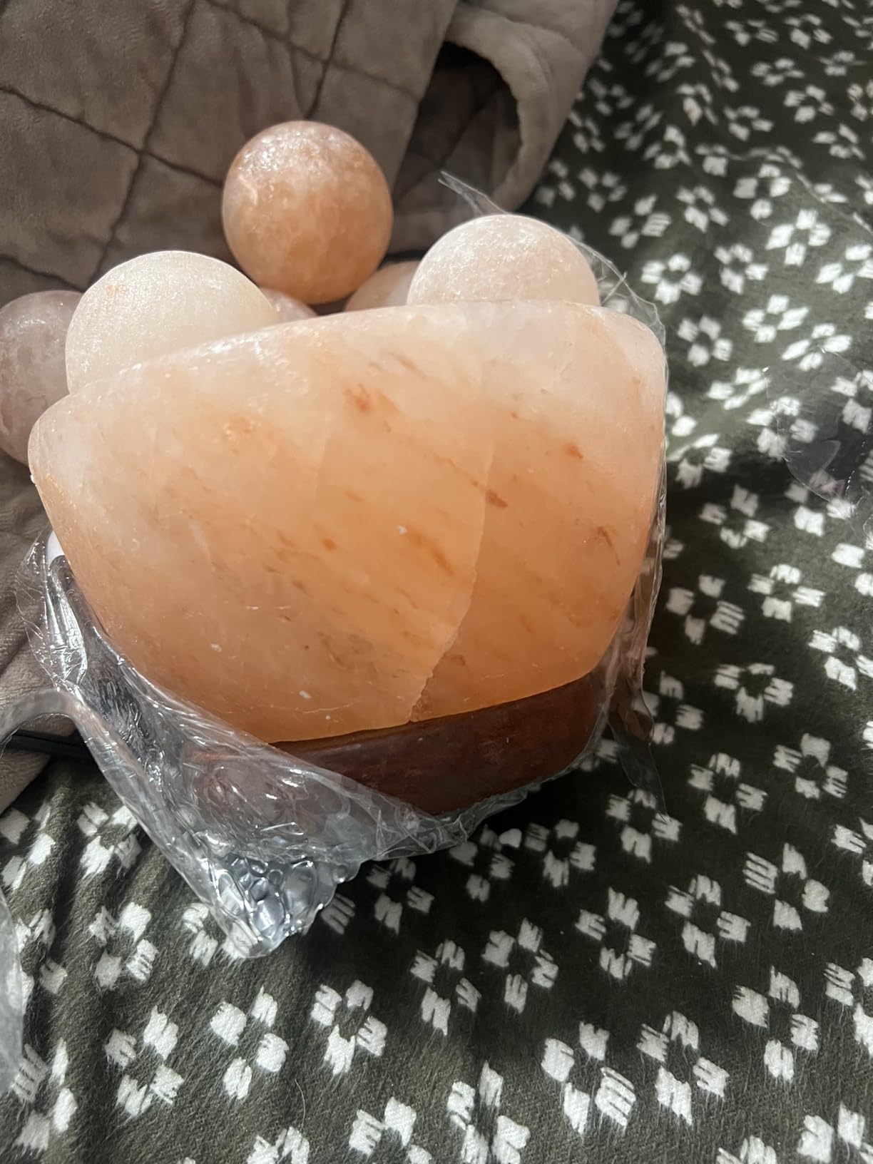 UMAID Himalayan Salt Lamp Bowl with 6 Massage Balls, Mothers Day Gifts for Mom, Dimmable Pink Rock Salt Lamp Light, Unique Home Decor for Bedroom, Spa Relaxation & Meditation customer photo 1