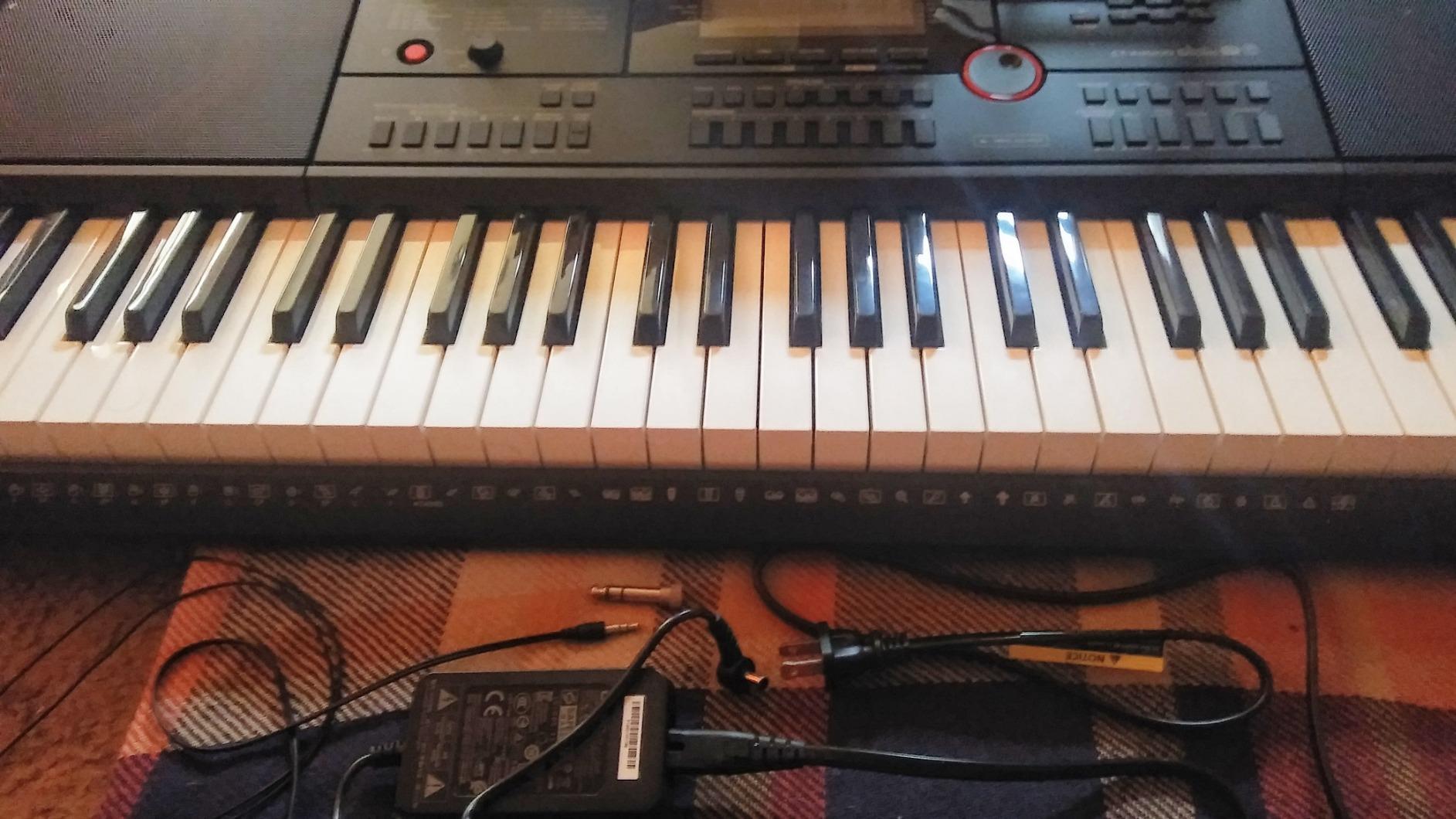 Casio CT-X3000 61-Key Portable Arranger Keyboard - 800 Tones, 235 Rhythms, DSP Effects, 17-Track Recorder, USB MIDI, 12W Speakers customer photo 2