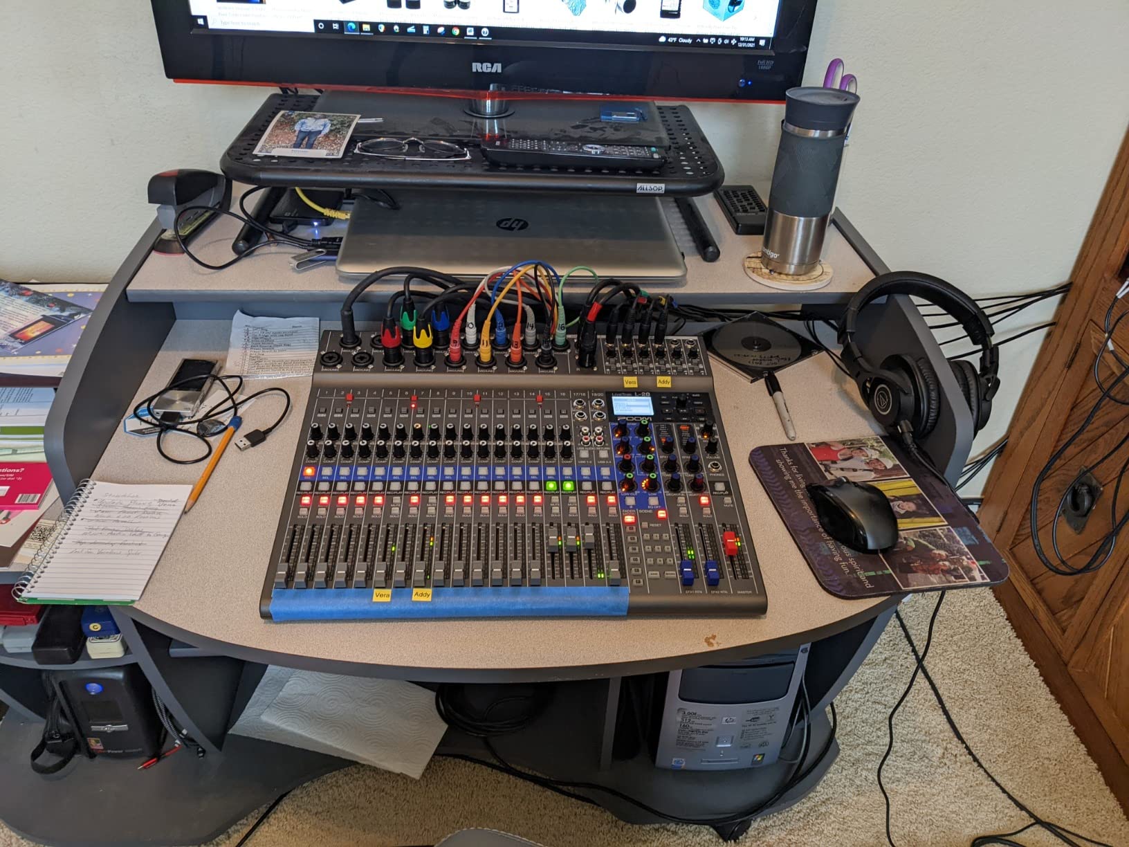 Zoom LiveTrak L-20 Mixer/Multitrack Recorder for Musicians, 20-Input/22-Channel, 6 Headphone/Monitor Outputs, USB Audio Interface, Wireless iOS Control customer photo 1