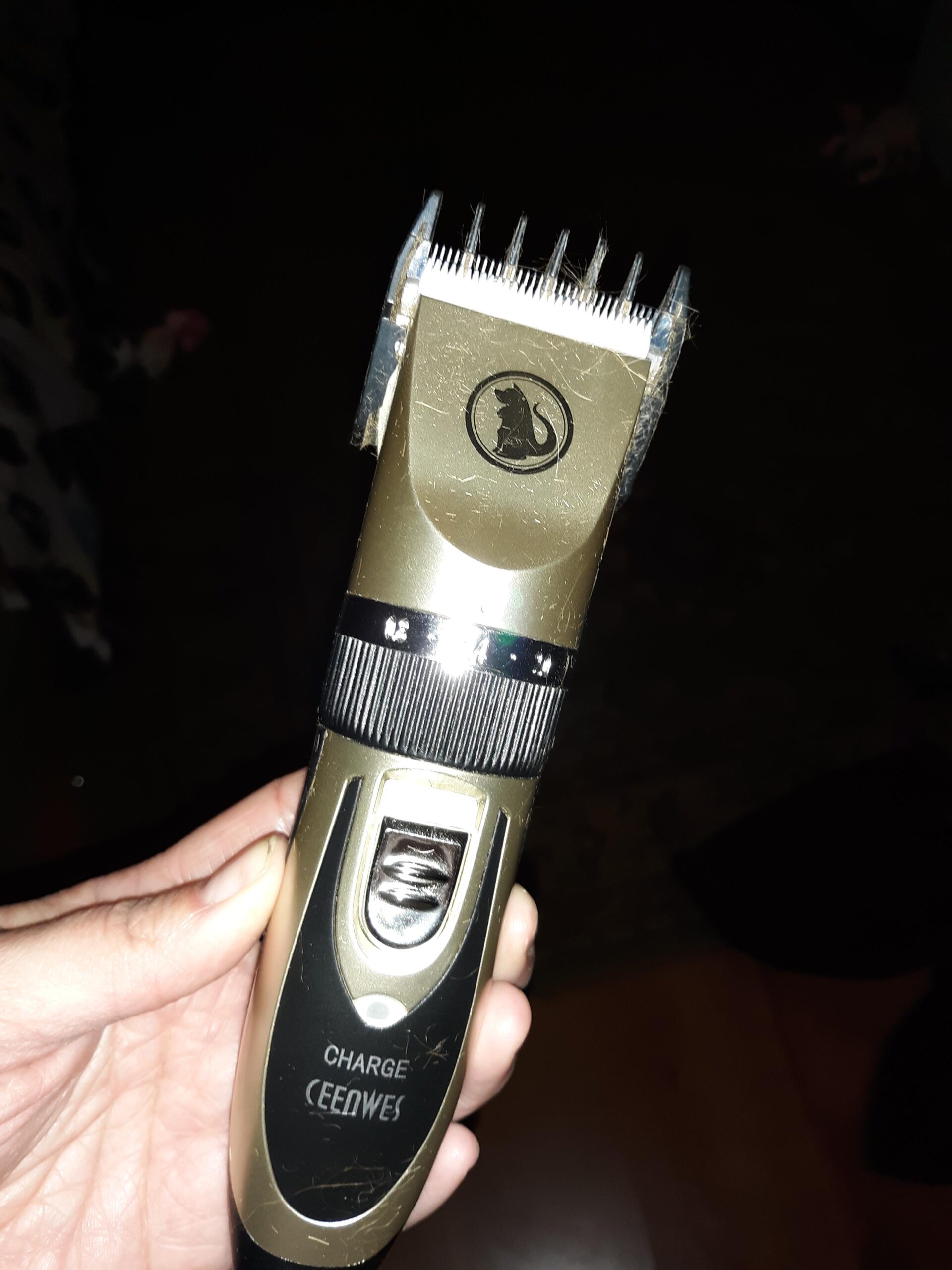 Ceenwes Dog Clippers Low Noise Pet Clippers Rechargeable Trimmer Cordless Grooming Tool Professional Dog Hair Trimmer with Comb Guides Scissors for Dogs Cats and Others customer photo 2
