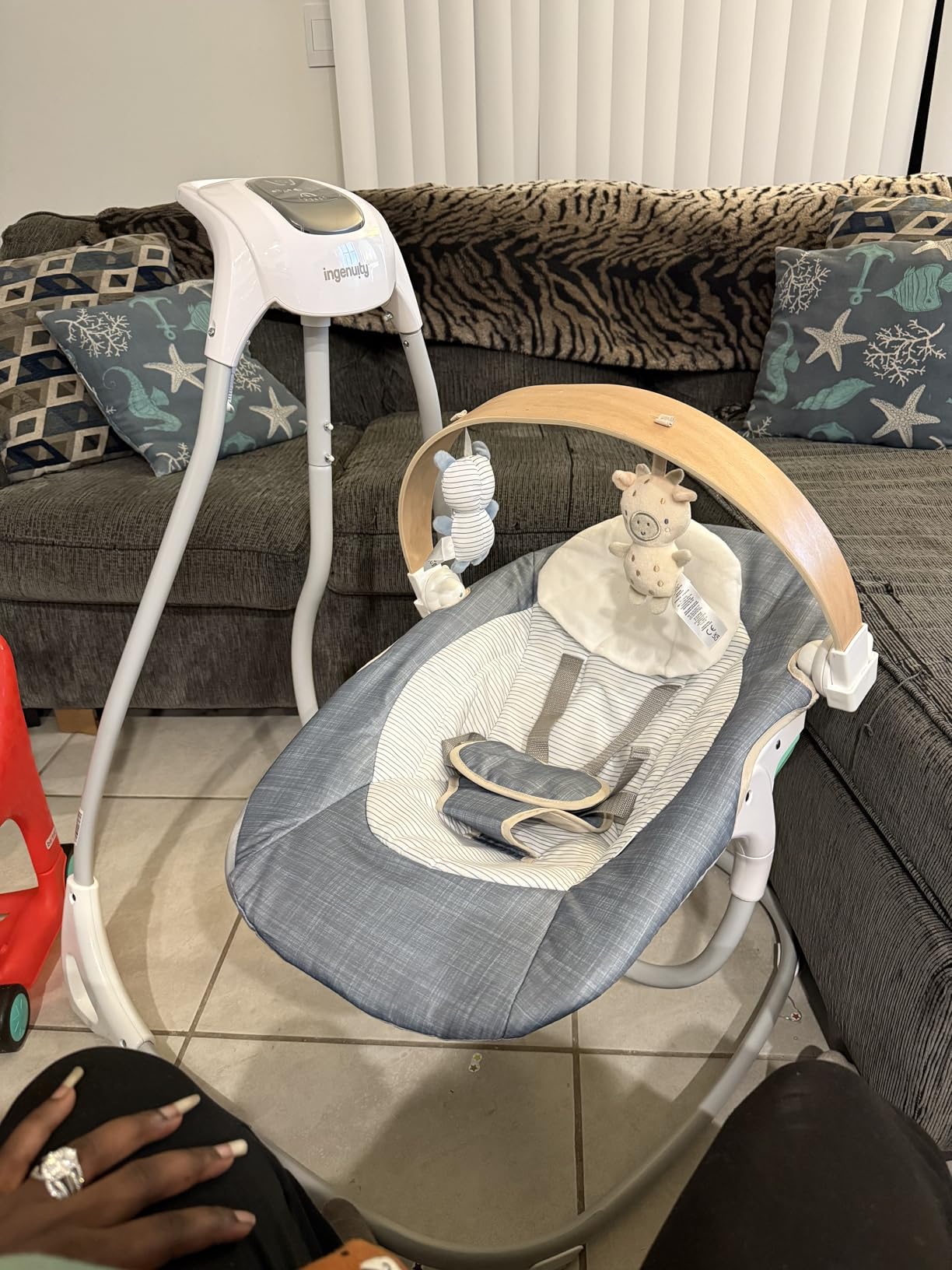 Ingenuity SimpleComfort Lightweight Compact 6-Speed Multi-Direction Baby Swing, Vibrations & Nature Sounds customer photo 1