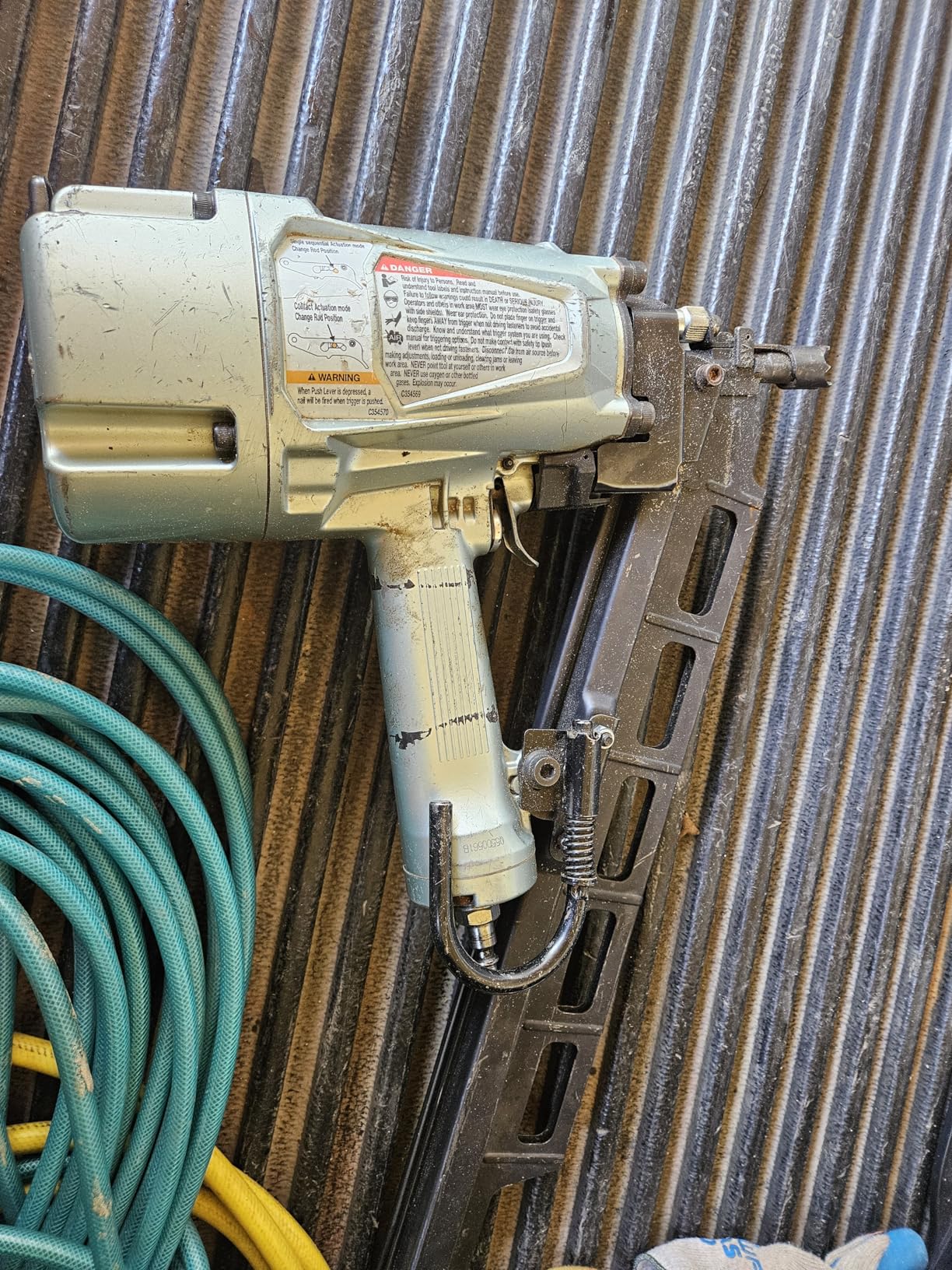 Metabo HPT Framing Nailer NR83A5, Pro-Preferred Pneumatic Power Nailer customer photo 2