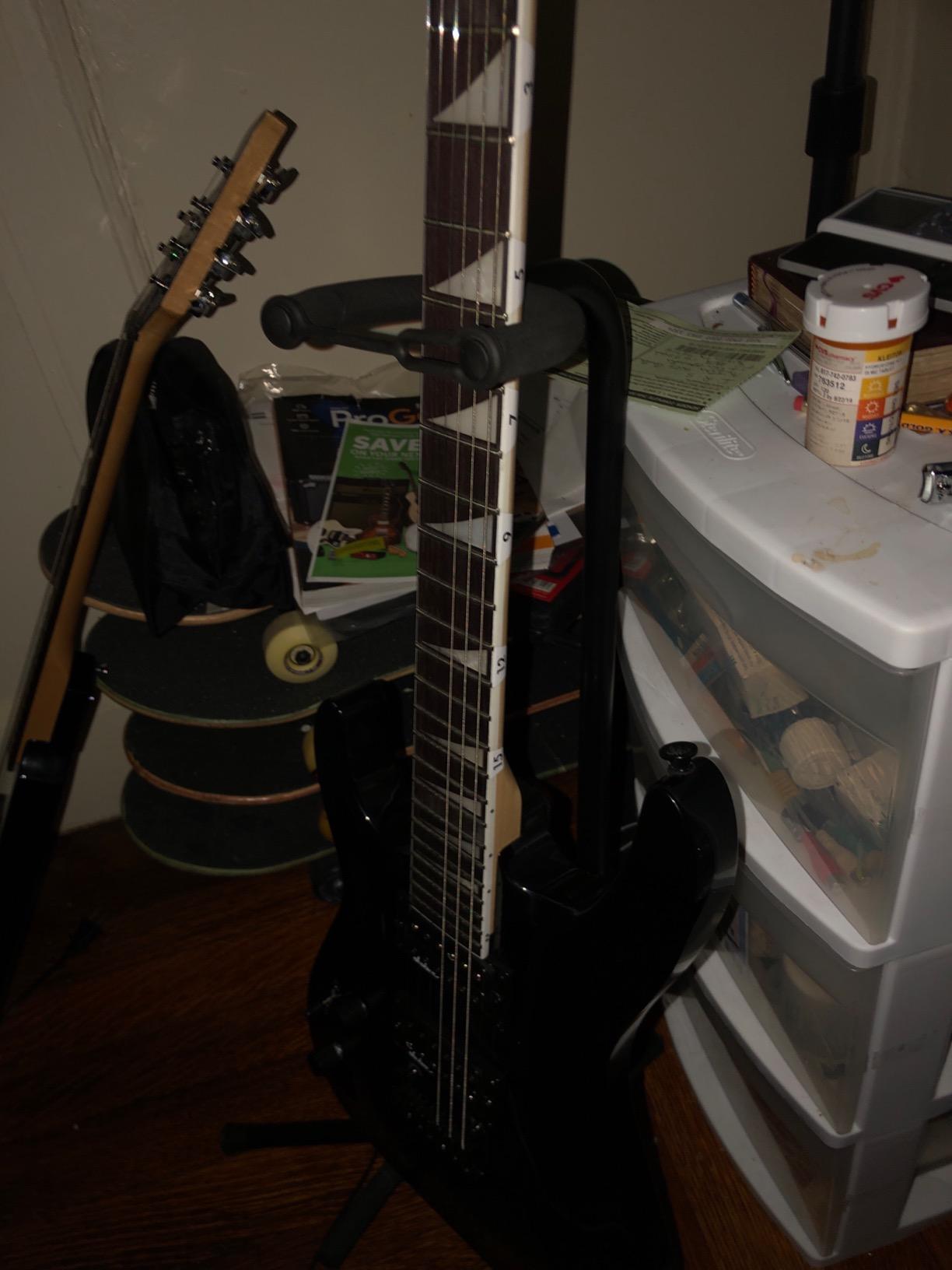 Jackson JS Series 6-String Dinky Arch Top JS22 DKA LH Electric Guitar with Amaranth Fingerboard and Maple Neck (Gloss Black) customer photo 2