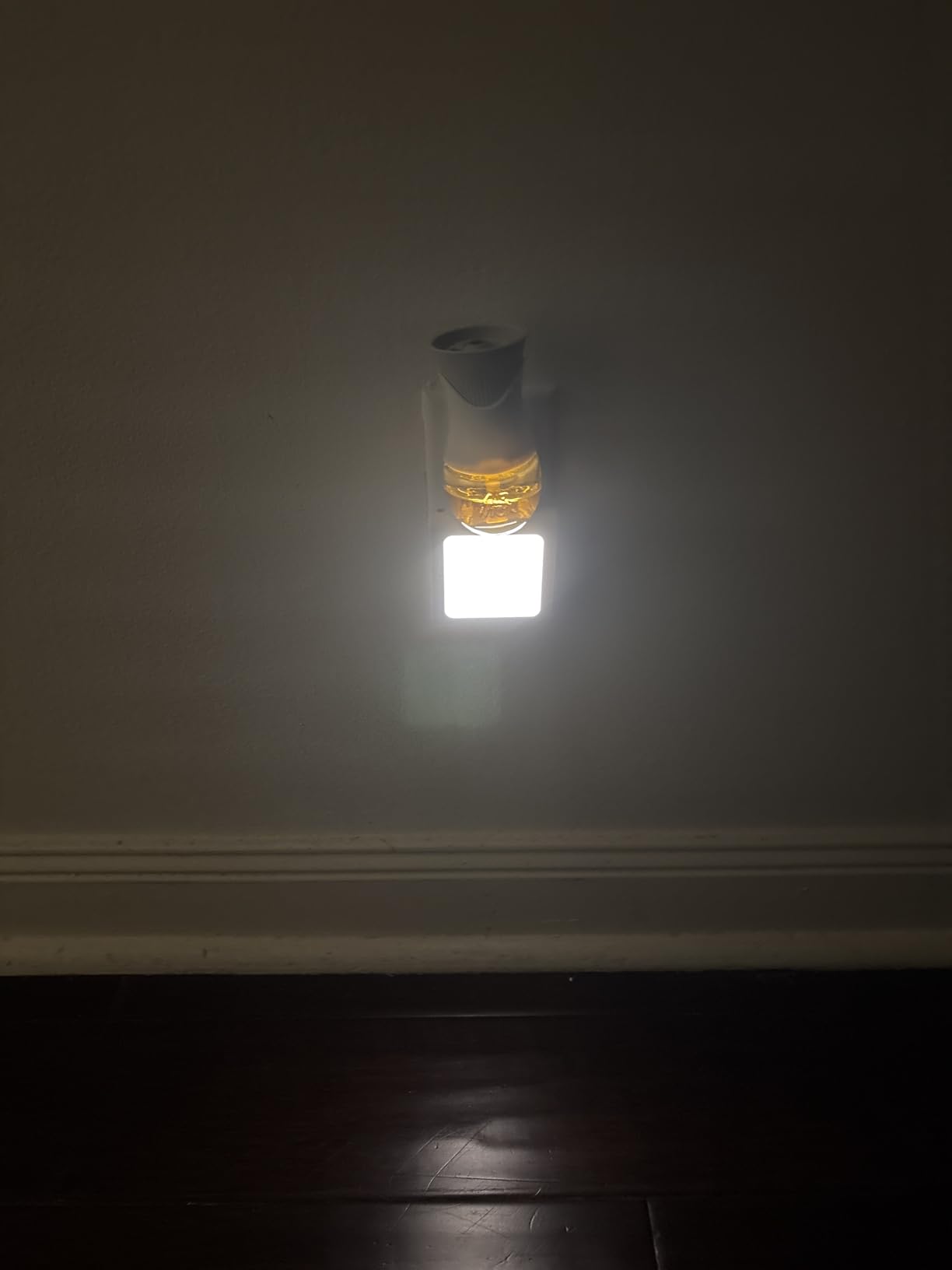 MAZ-TEK Plug in Dimmable Led Night Light with Auto Dusk to Dawn Sensor, Soft Warm White Nightlights for Hallway, Bedroom, Kids Room, Kitchen, Stairway, 4 Pack customer photo 1
