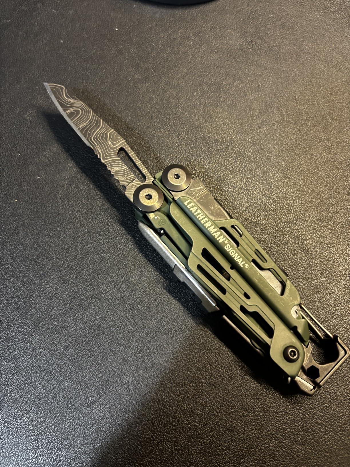 LEATHERMAN Signal, 19-in-1 Multi-tool for Outdoors, Camping, Hiking, Fishing, Survival, Coyote Tan customer photo 2
