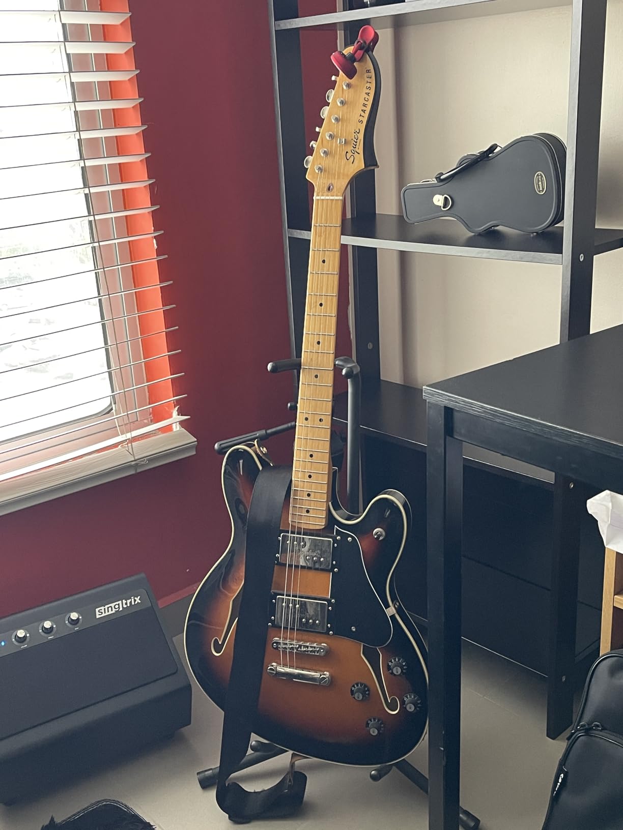 Squier Classic Vibe Starcaster Electric Guitar, Natural, Maple Fingerboard customer photo 2