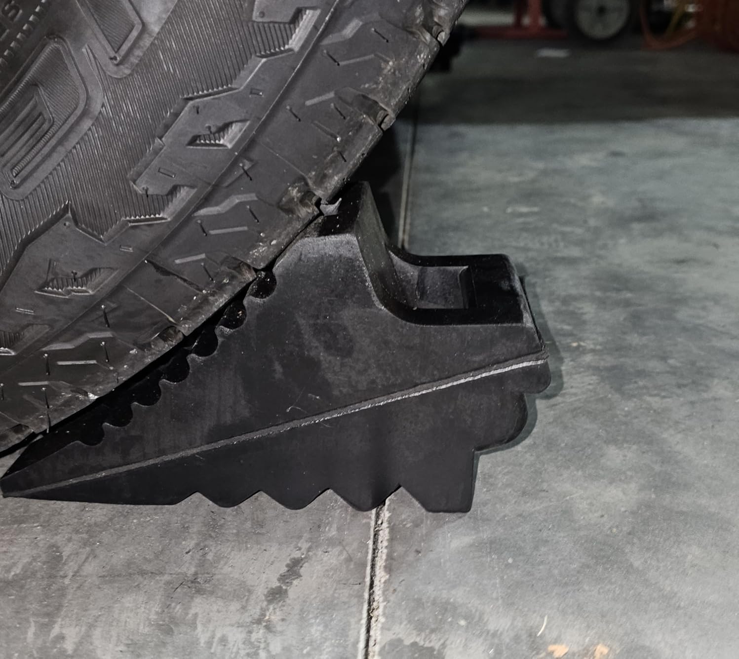 ROBLOCK 2 Pack Wheel Chocks Rubber Heavy Duty Black with Eyebolt, 9