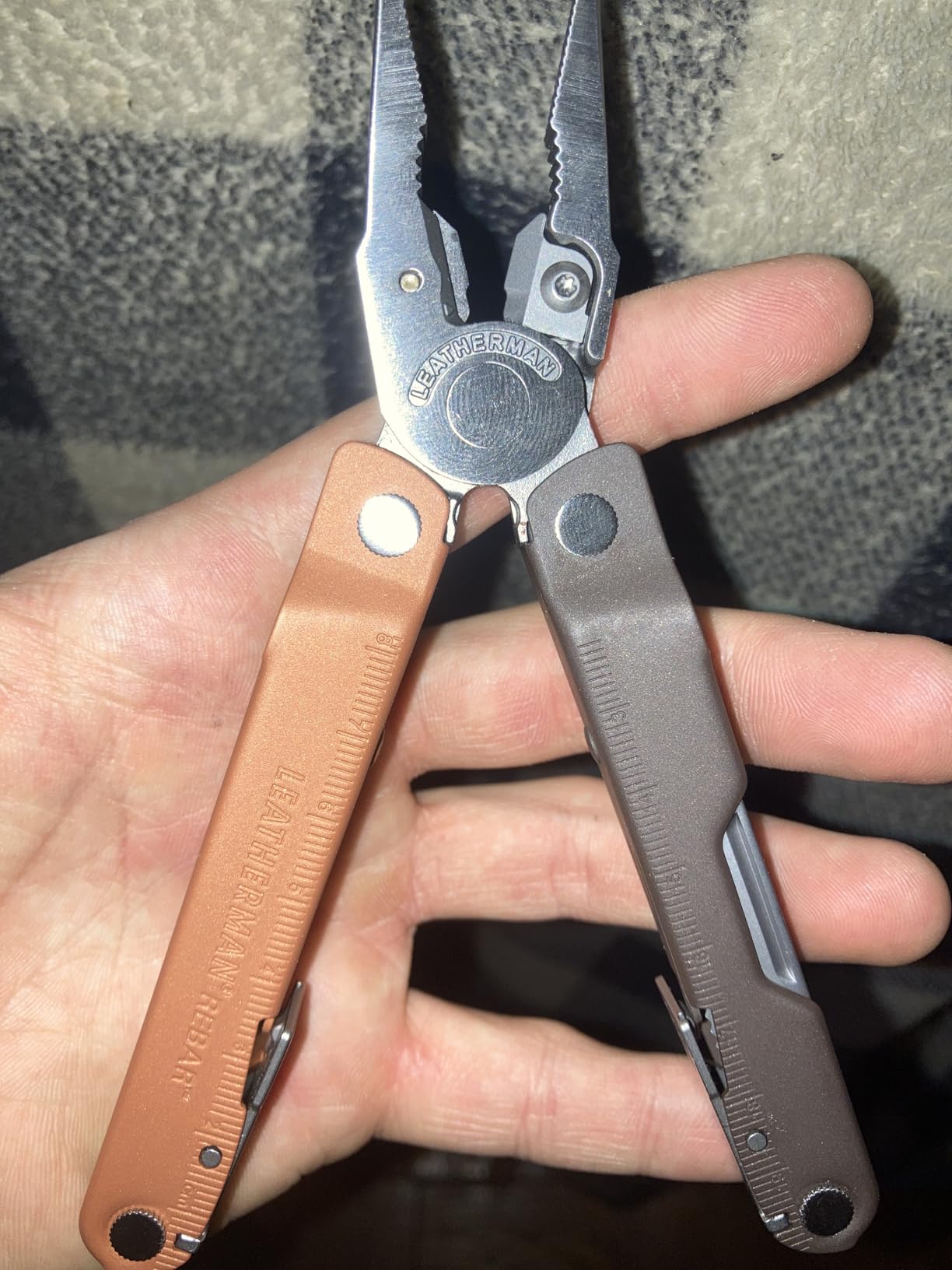 LEATHERMAN Rebar Multitool with Premium Replaceable Wire Cutters and Saw, Coyote Tan customer photo 2