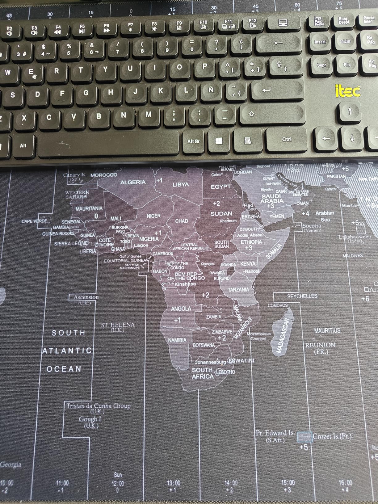 Large Mouse Pad 35.4x15.7 Inch World Map - XXL Gaming Desk Mat with Non-Slip Rubber Base, Stitched Edges | Keyboard and Mouse Pad for Gaming/Office | Portable Desk Pad customer photo 1