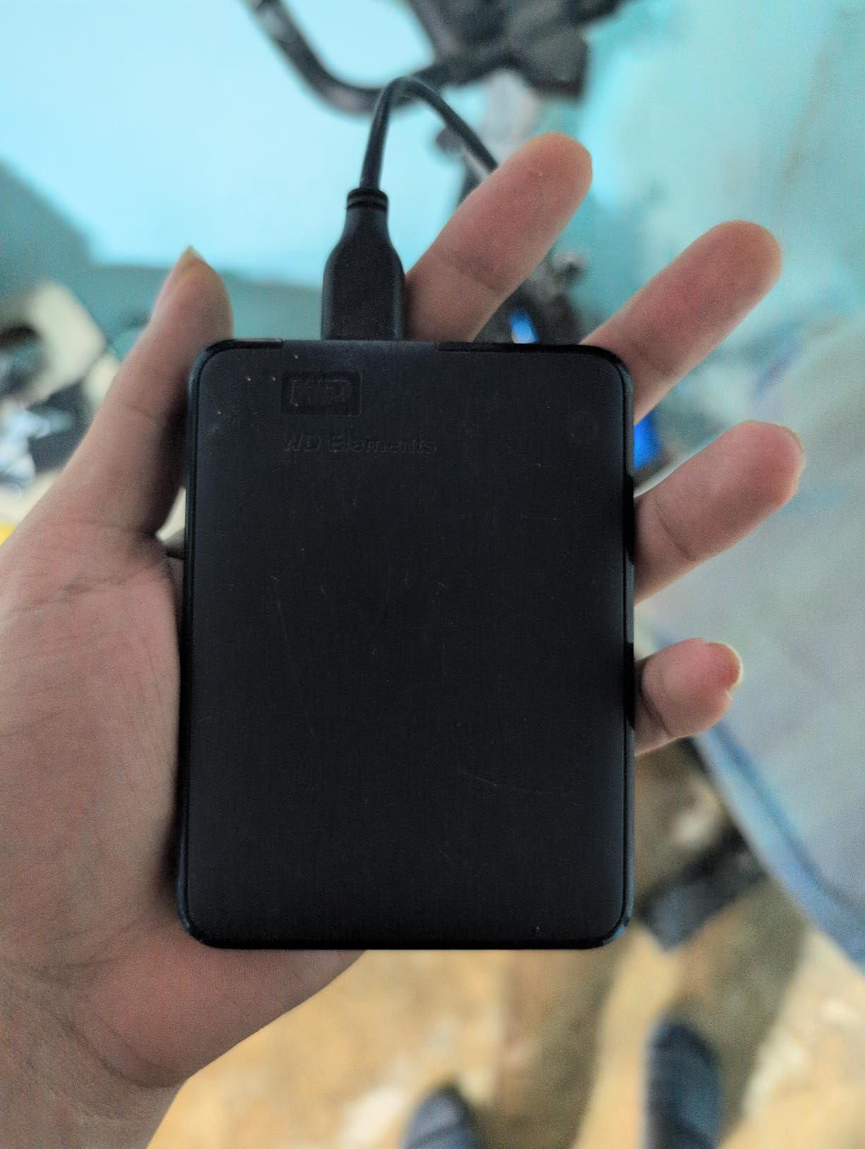 Western Digital WD 5TB Elements Portable External Hard Drive for Windows, USB 3.2 Gen 1/USB 3.0 for PC & Mac, Plug and Play Ready (WDBU6Y0050BBK-WESN) customer photo 2