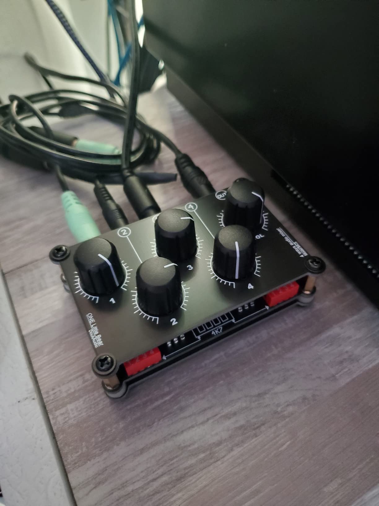 Little Bear MC5 Mini Portable Stereo 4 Channel Audio Mixer Passive Live Studio Console Recording Low Noise (No Power Needed) customer photo 1