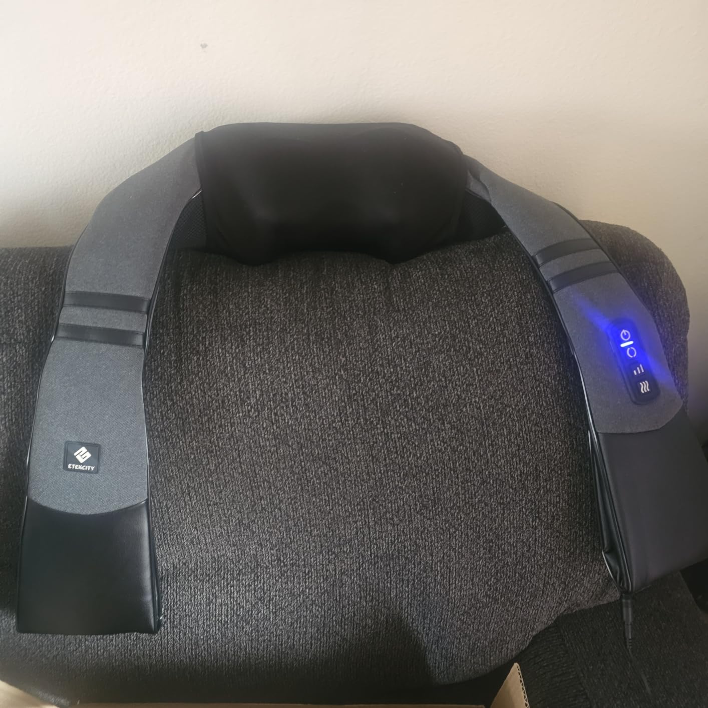 Etekcity FSA Eligible Cordless Neck Massager with Heat for Pain Relief Deep Tissue, Rechargeable Shiatsu Back Shoulder Massage Tool customer photo 2