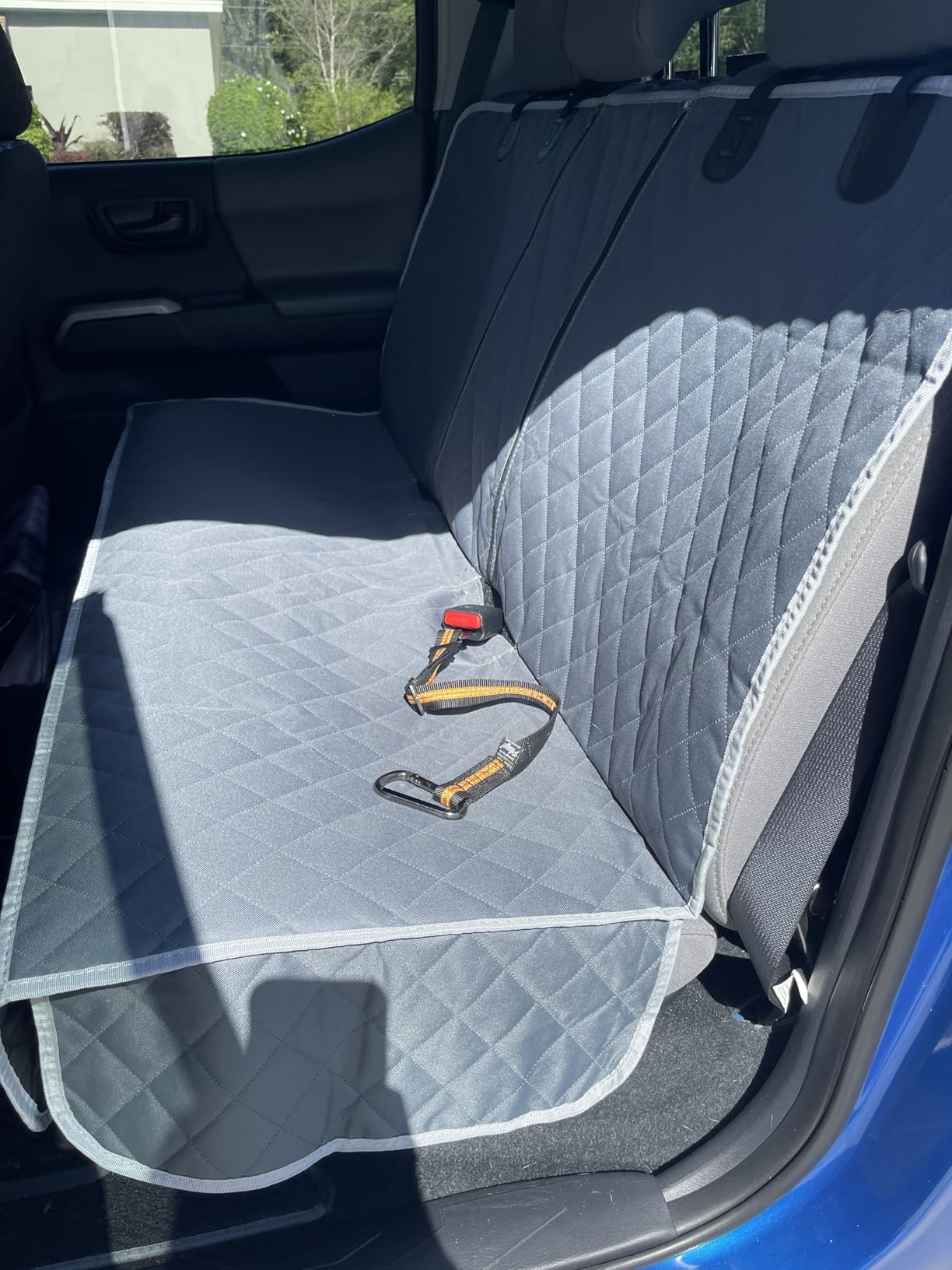 Yuntec Dog Car Seat Cover, Back Seat Cover for Dogs Pet Car Seat Protector Waterproof Bench Car Seat Cover, Non-Slip Reat Seat Cover fits Middle Armrest for Most Cars Trucks SUVs - Black customer photo 1