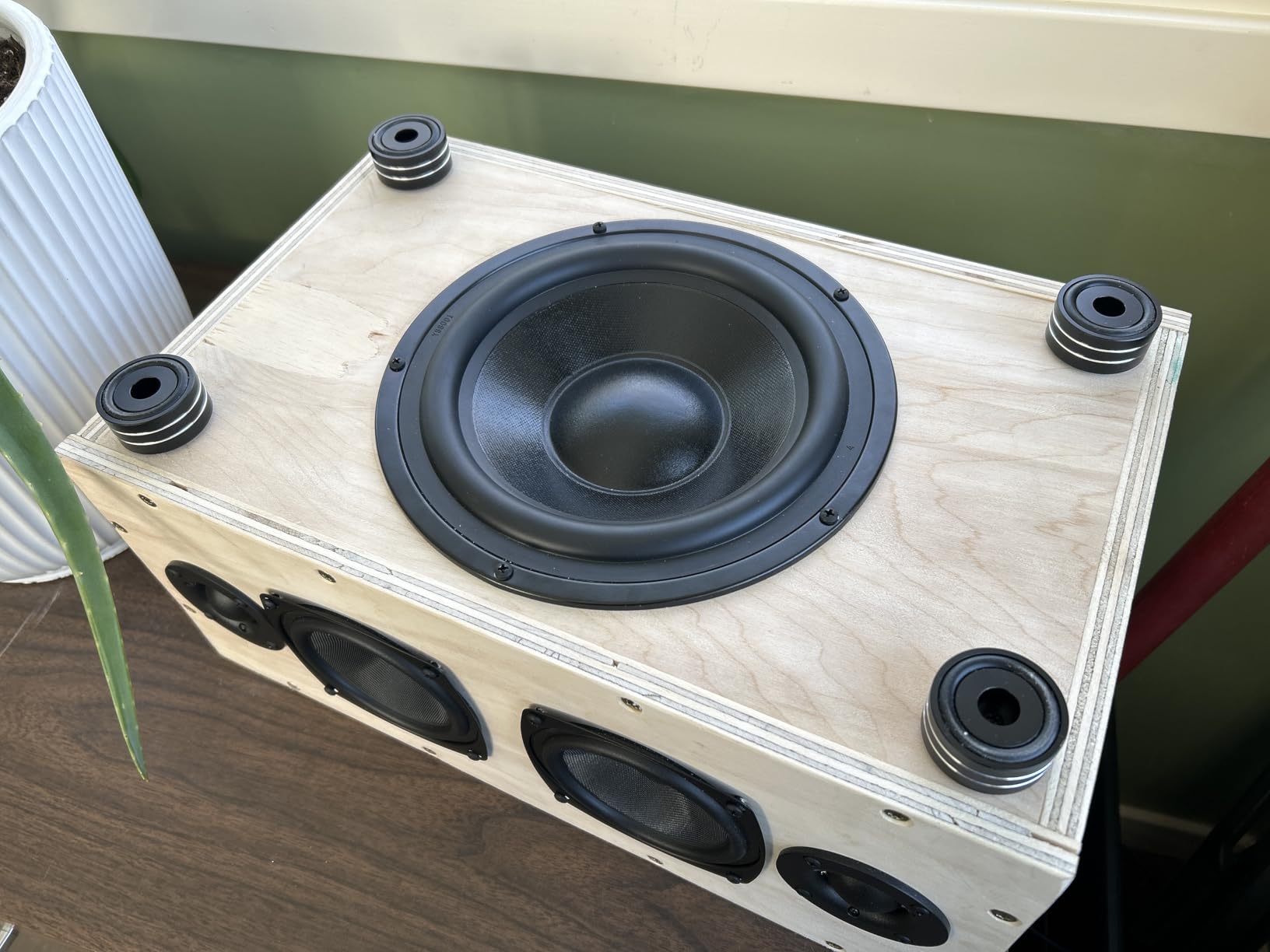 Monosaudio 4Pcs 40x20mm Speaker Isolation Feet Single-sided 3M Adhesives Speaker Spike Pads with Non-Slip Rubber Rings for Audio,Speakers, Subwoofers, Home Theater, Turntable DAC Feet Pad(Black Color) customer photo 1