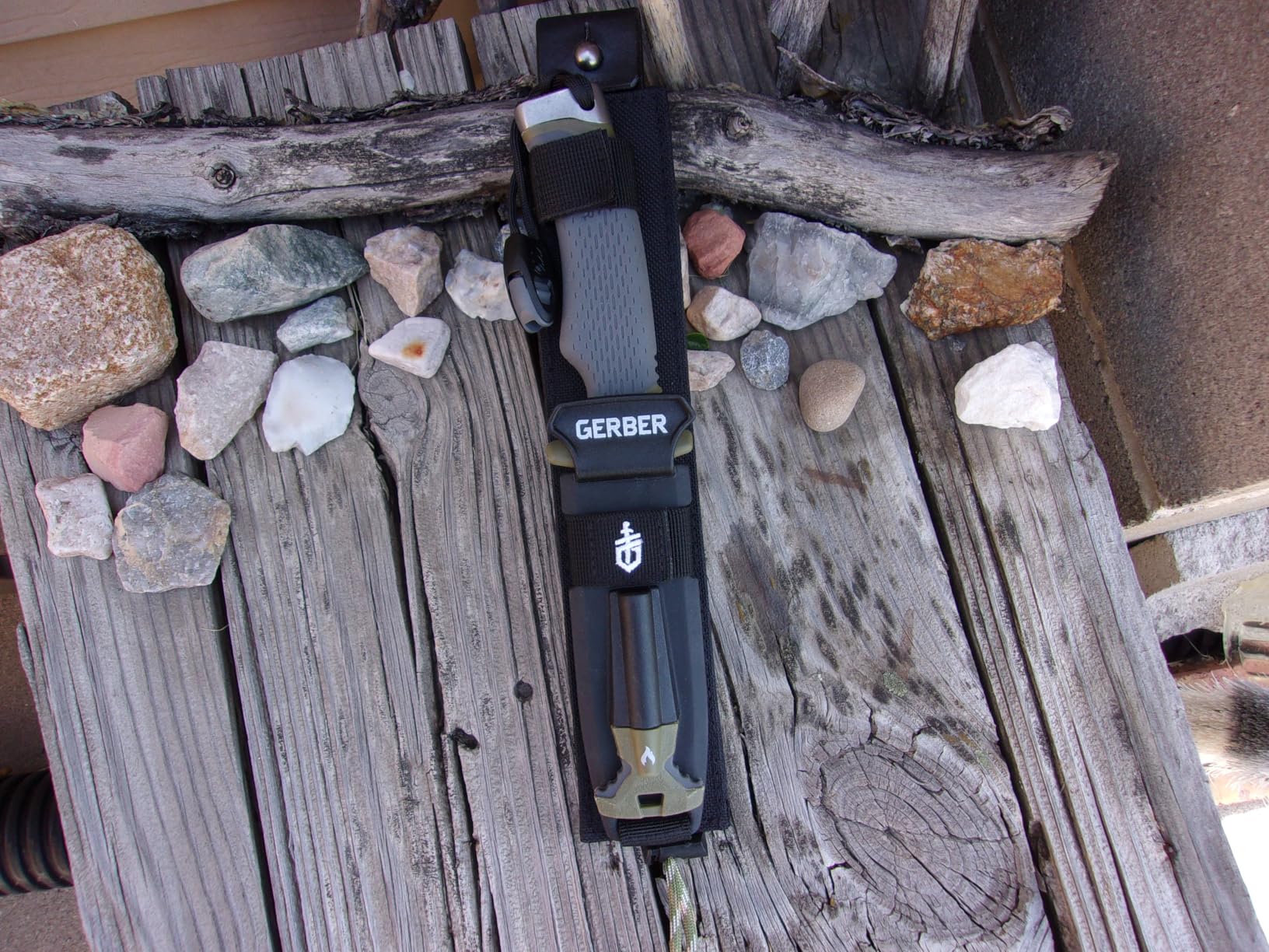Gerber Gear Ultimate Survival Knife, Fixed Blade Knife with Combo Edge, includes Fire Starter Edge and Ferro Rod, Whistle, Sheath with Integrated Sharpener customer photo 1