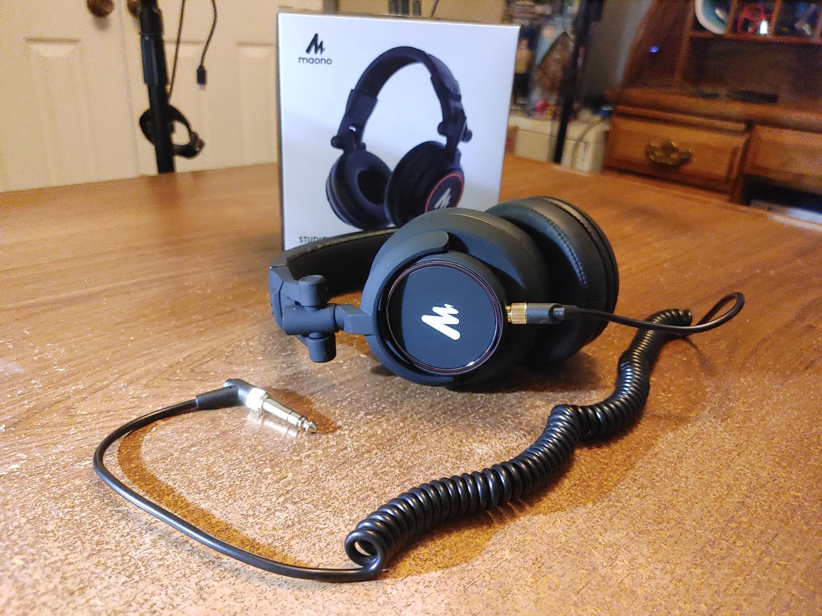 MAONO MH601 Professional Studio Monitor Headphones, Wired Closed Back Over Ear DJ Headset with 50mm Drivers and 1/4 inch to 3.5mm Jack for Guitar Amp Recording Mixing Piano Music Podcast Streaming customer photo 2