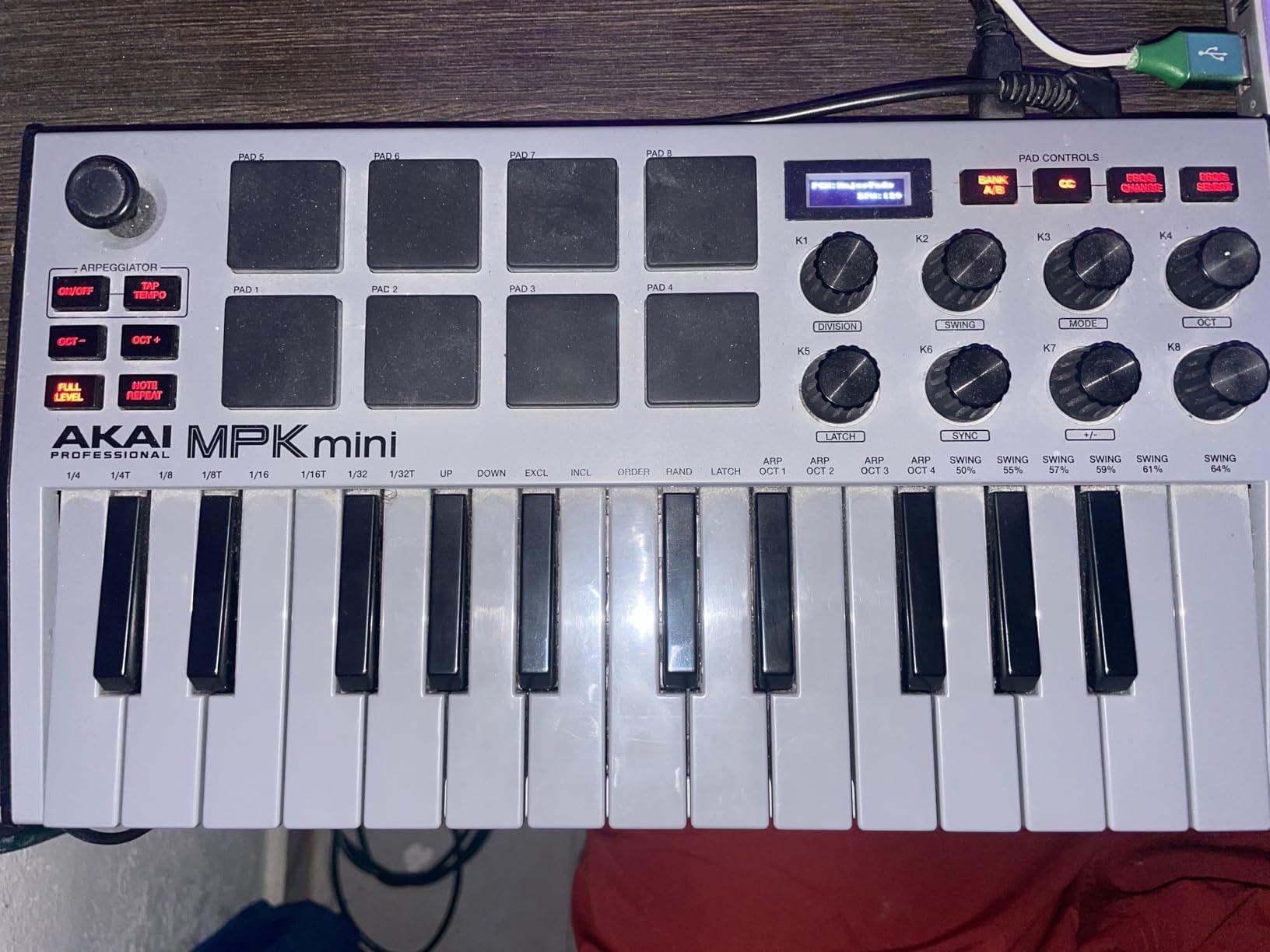 Akai Professional MPK Mini MK3 25 Key USB MIDI Keyboard Controller With 8 Backlit Drum Pads, 8 Knobs, Music Production Software and Native Instruments Sound Package (NKS Integration), Black customer photo 1