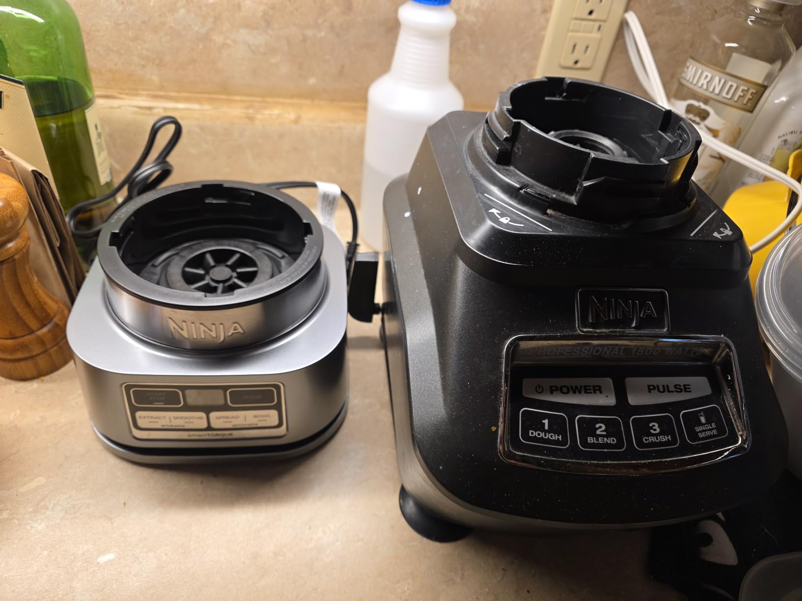 Ninja Foodi Blender | Personal Smoothie Maker, Mixer | Includes Hybrid Blades, (2) 24 oz. To-Go Cups with Lids, (1) 14 oz. Smoothie Bowl Maker with Storage Lid | Silver | 1200 Peak Watt | SS101 customer photo 2
