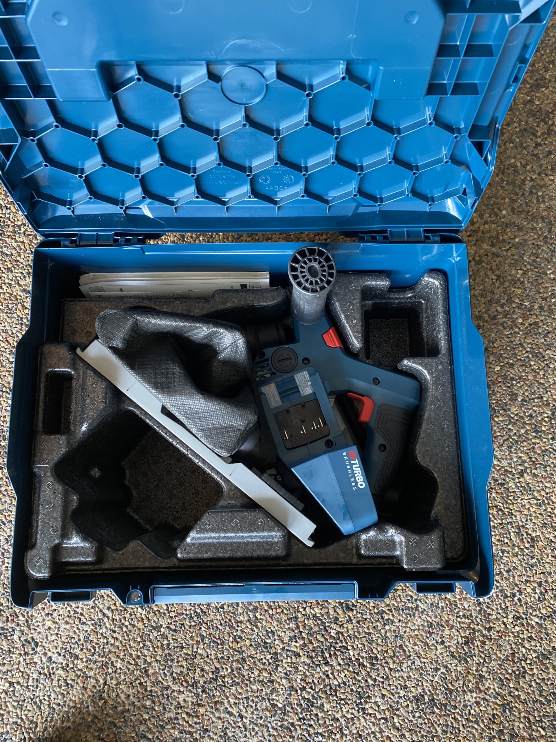 BOSCH GKT18V-20GCL14 PROFACTOR 18V Connected-Ready 5-1/2 In. Track Saw Kit with CORE18V 8 Ah High Power Battery customer photo 2