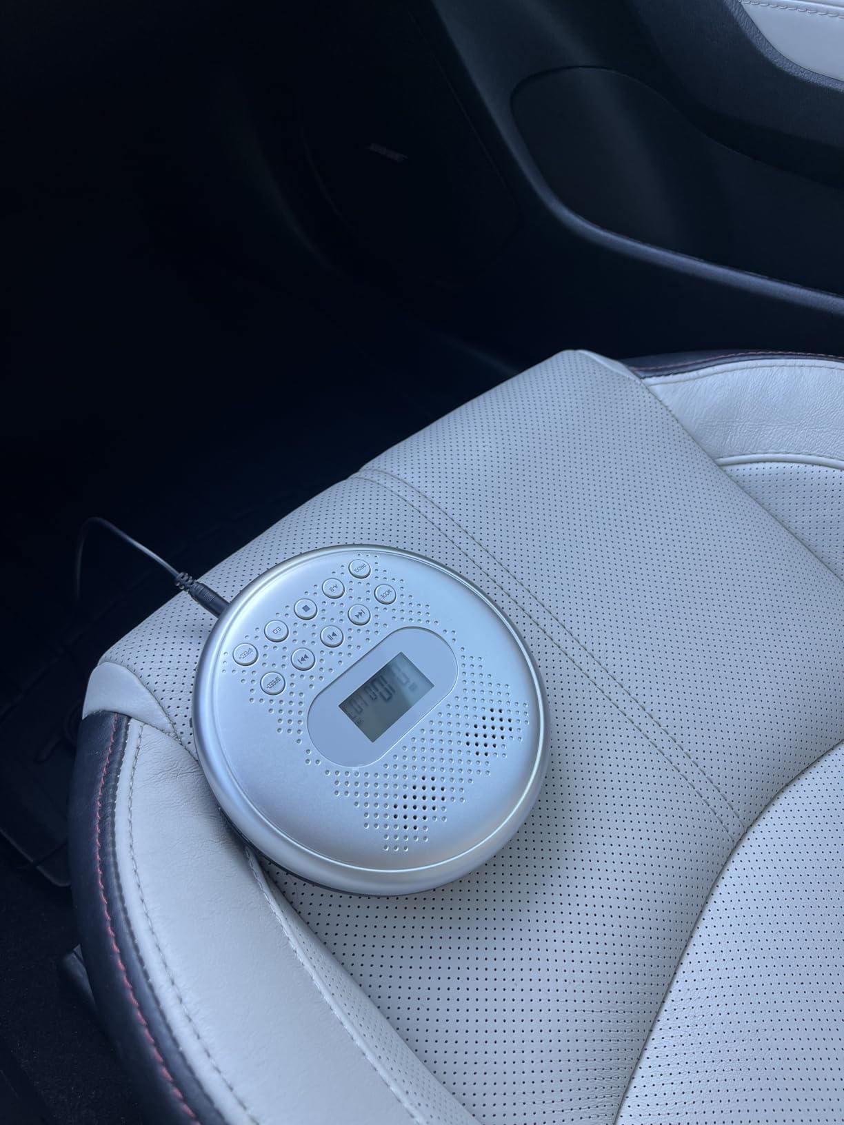 ARAFUNA Portable CD Player with Dual Stereo Speakers, Rechargeable CD Player for Car with Anti-Skip Protection, Headphones and AUX Cable Backlight Buttons customer photo 1