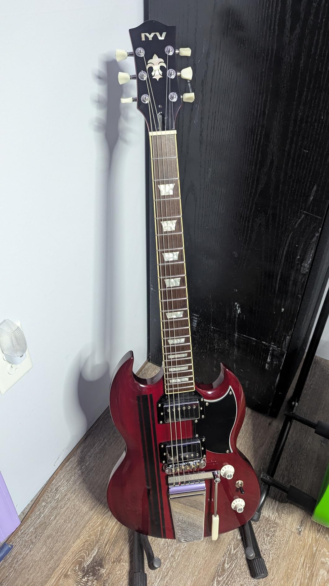 IYV IVSV-300 CHERRY RED Solid-Body Electric Guitar customer photo 1