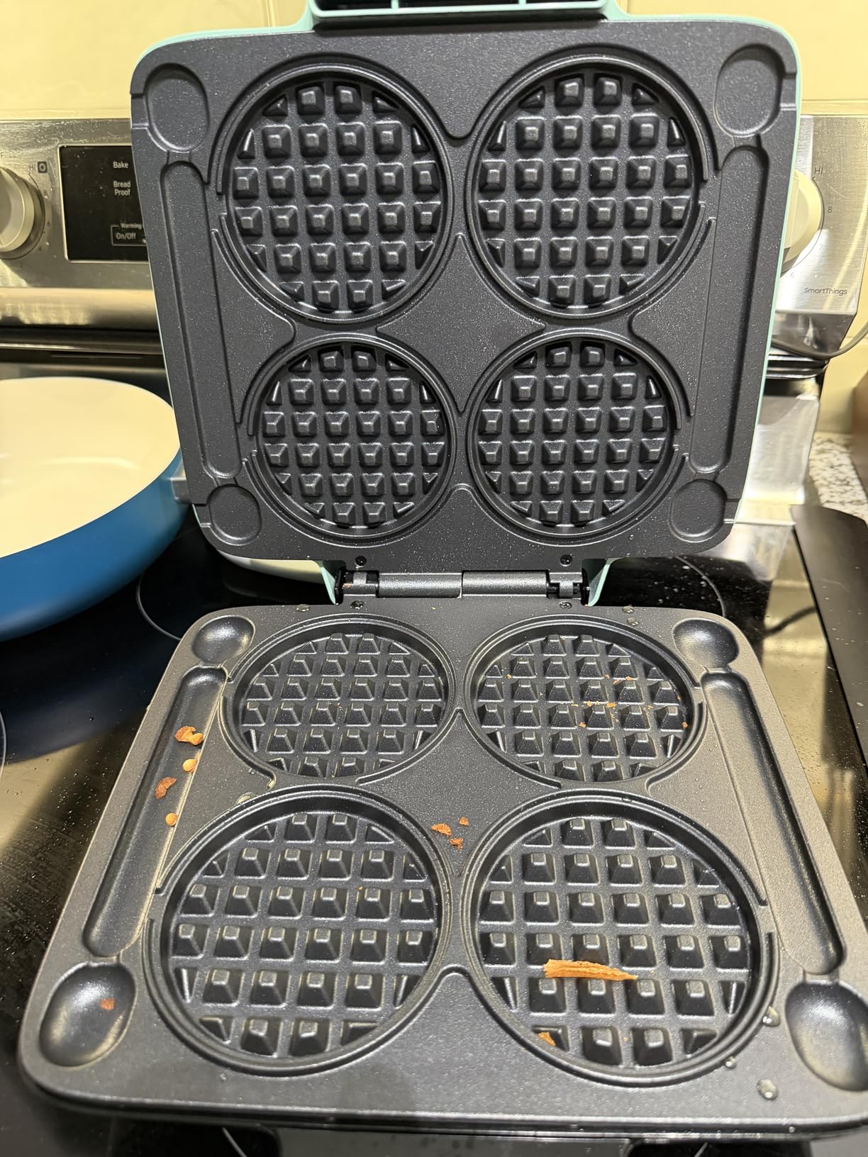 Dash Multi Mini Waffle Maker - Makes Four Waffles at Once for Family Breakfasts - Dual Nonstick Heating Plates & Easy-Release Surface - Compact & Fast-Heating - Graphite customer photo 1