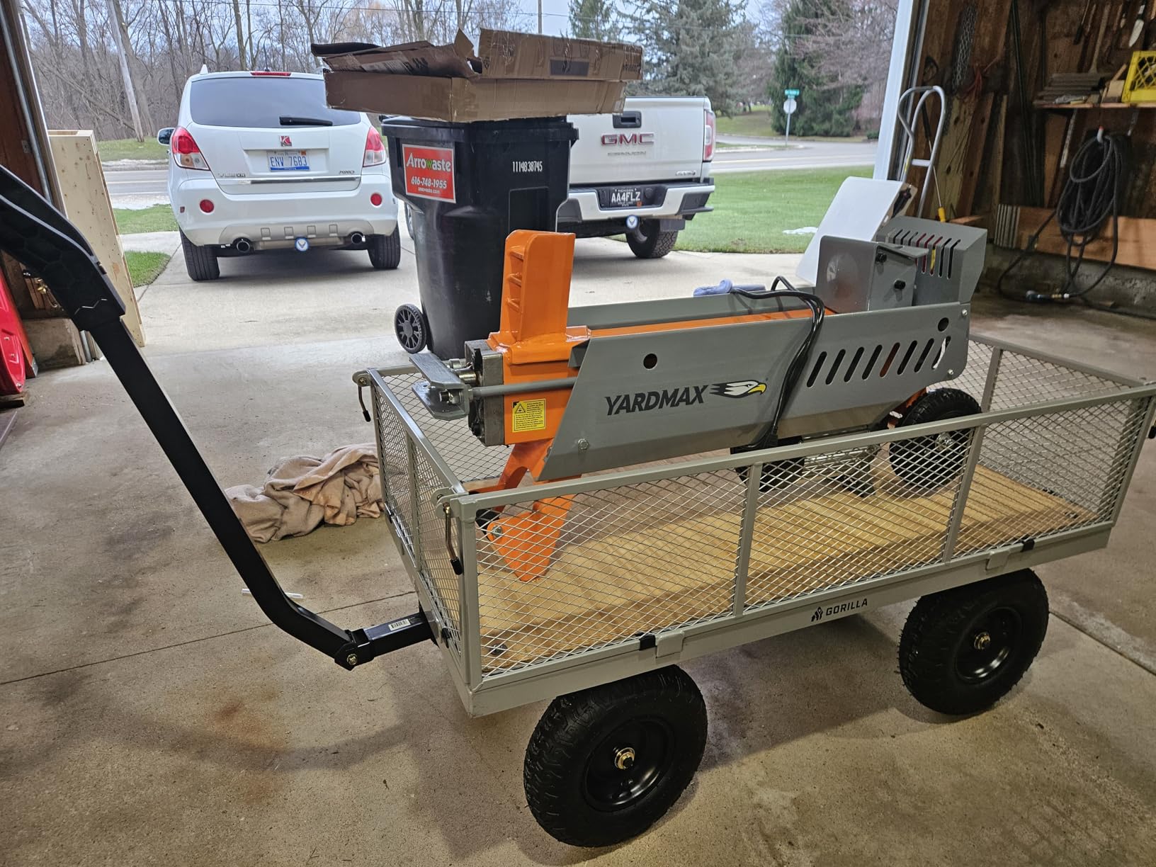 Gorilla Carts Steel Utility Cart, 4 Cu Ft Bed, 800 lb Load Capacity, Black customer photo 2