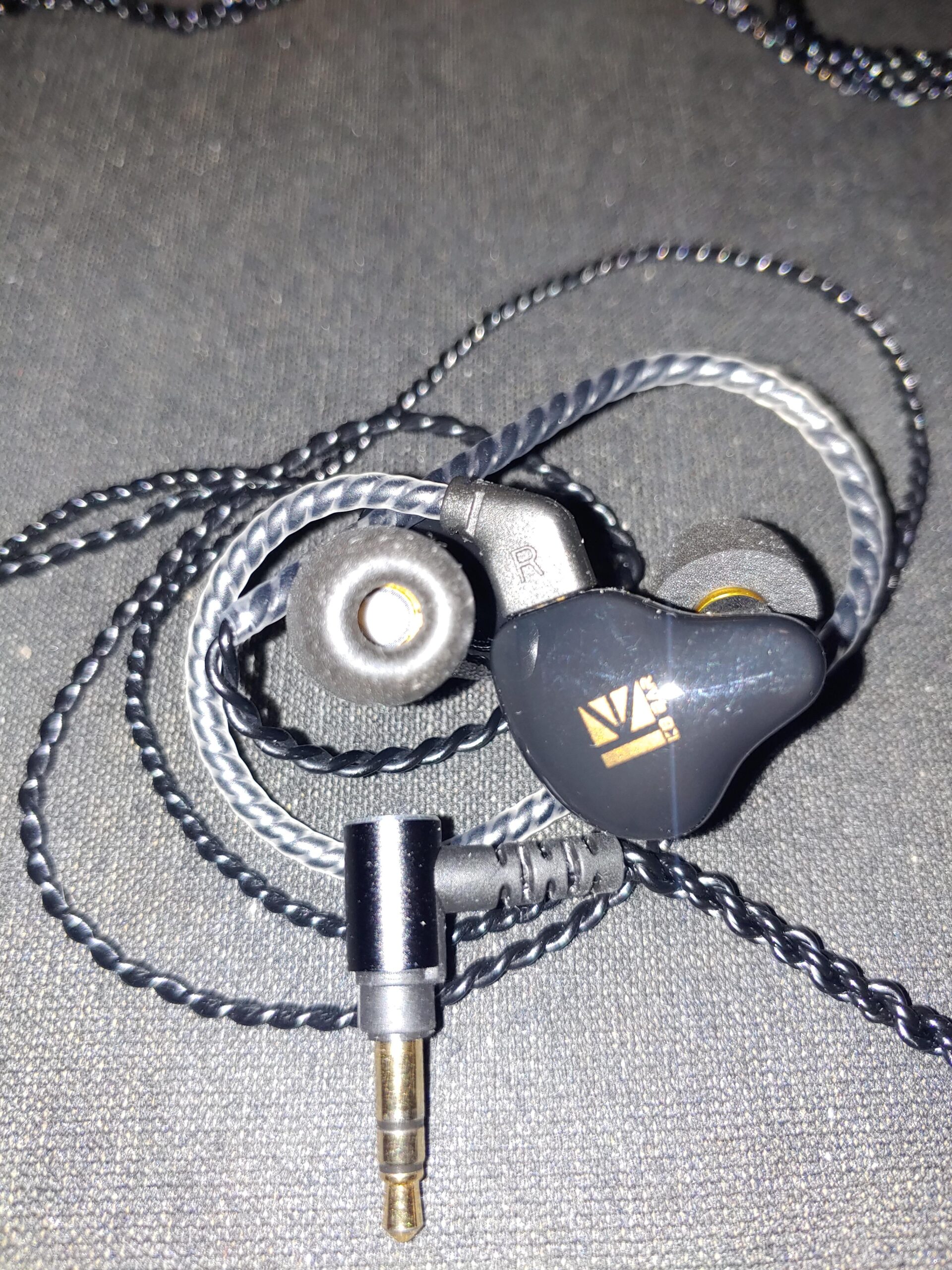 KBEAR KS1 Earphones in Ear Monitor Super Bass Wired Earbuds, Crystal Clear Sound IEM Headphones, High Resolution Noise Canceling Ear Monitors Headphone for Singers Musician Audifonos Auriculares customer photo 1