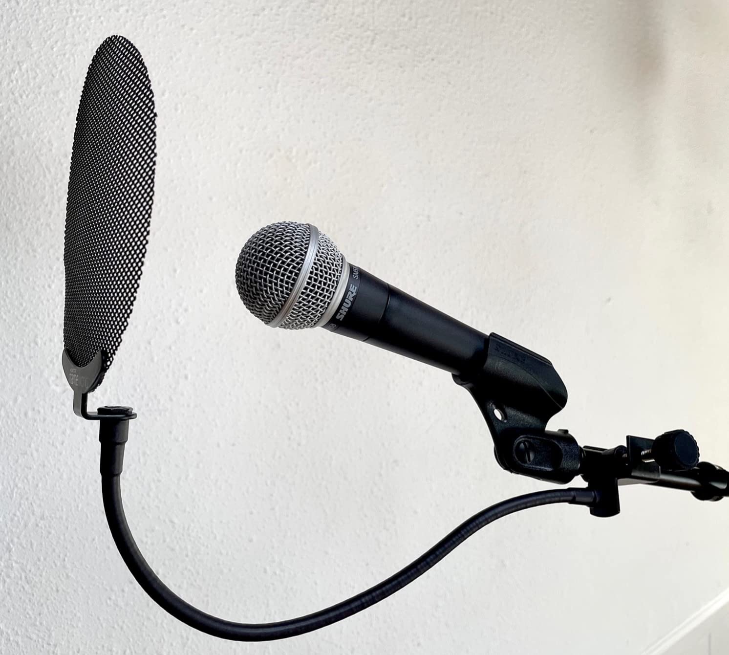 Gator Frameworks Vocal Recording Metal Screen Pop Filter with 12.4-Inch Gooseneck, Great for Podcasting, Broadcasting, and Content Creation (GFW-POPFILTER-MTL) customer photo 1
