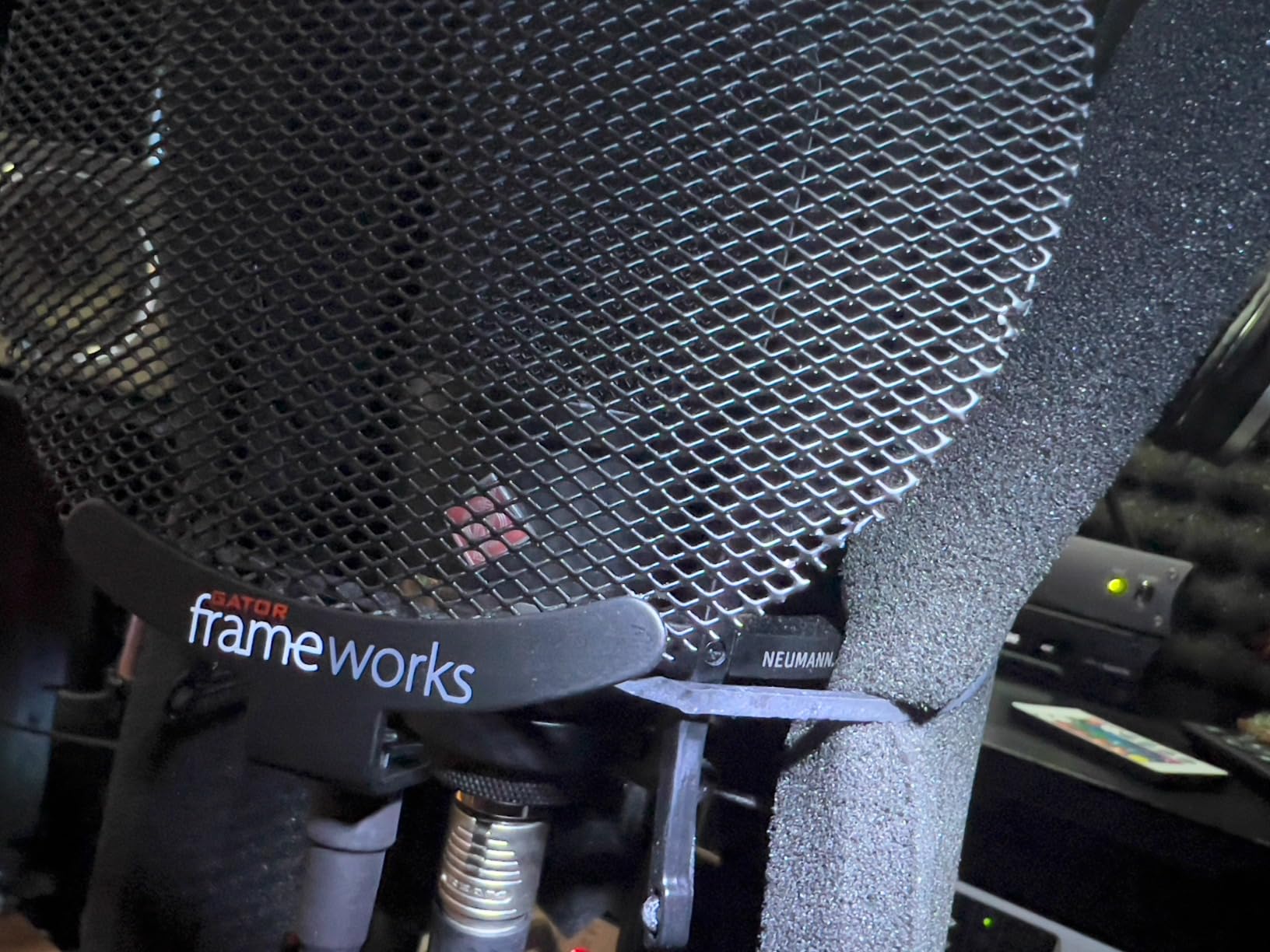 Gator Frameworks Vocal Recording Metal Screen Pop Filter with 12.4-Inch Gooseneck, Great for Podcasting, Broadcasting, and Content Creation (GFW-POPFILTER-MTL) customer photo 2