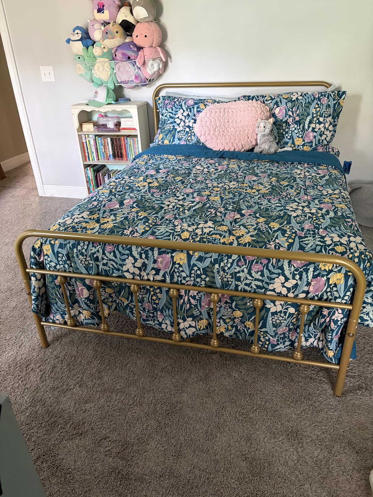 Yaheetech Classic Metal Platform Bed Frame Mattress Foundation with Victorian Style Iron-Art Headboard/Footboard, Under Bed Storage, No Box Spring Needed, Queen Size Black customer photo 2