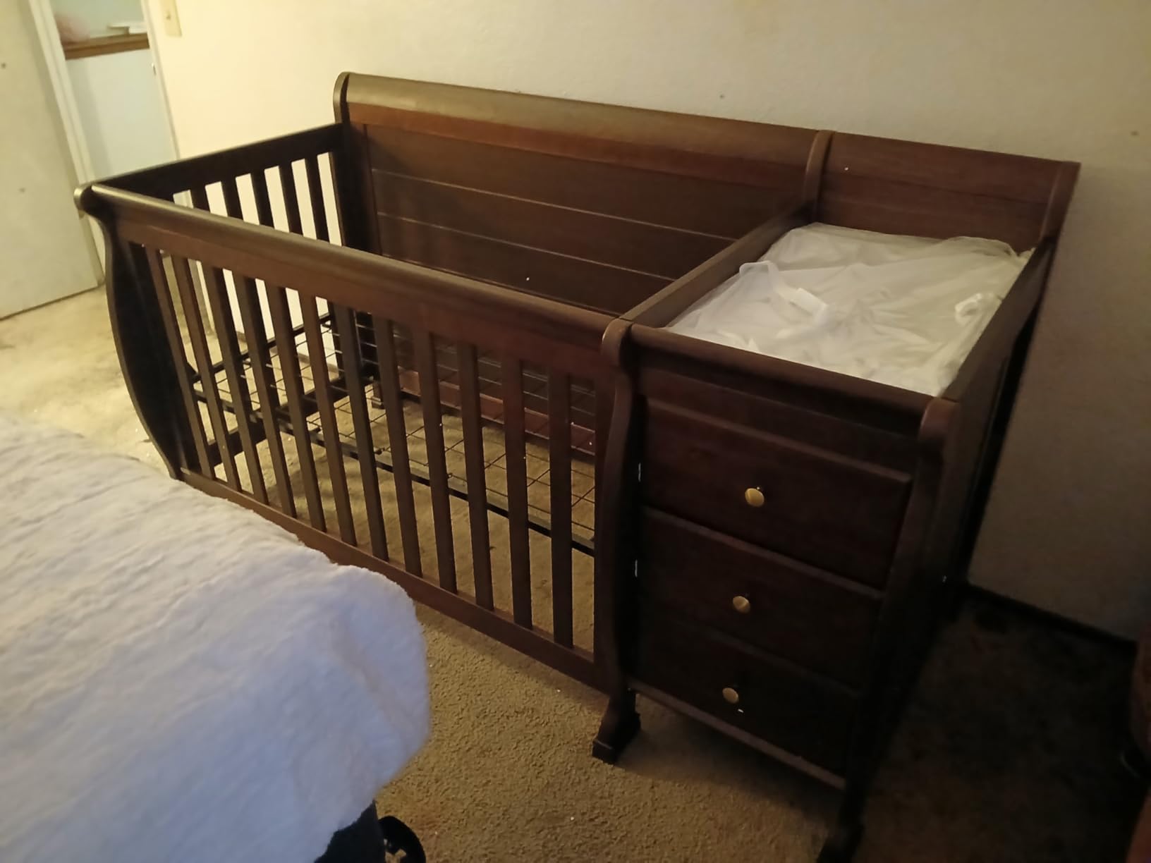 DaVinci Kalani 4-in-1 Convertible Baby Crib & Changing Table Combo - GREENGUARD Gold Certified - Toddler Bed, Daybed, Full-Size Bed Conversion - 4 Adjustable Mattress Heights - White customer photo 1
