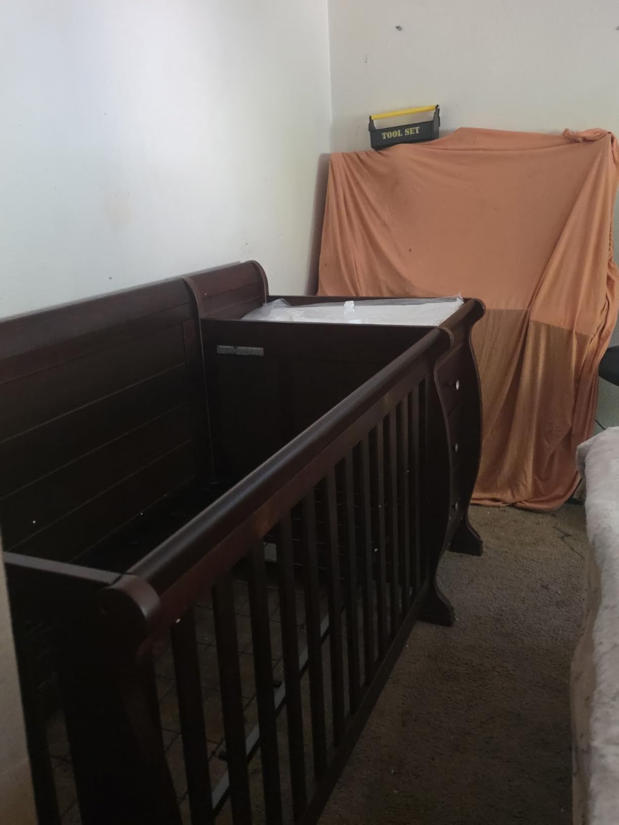 DaVinci Kalani 4-in-1 Convertible Baby Crib & Changing Table Combo - GREENGUARD Gold Certified - Toddler Bed, Daybed, Full-Size Bed Conversion - 4 Adjustable Mattress Heights - White customer photo 2