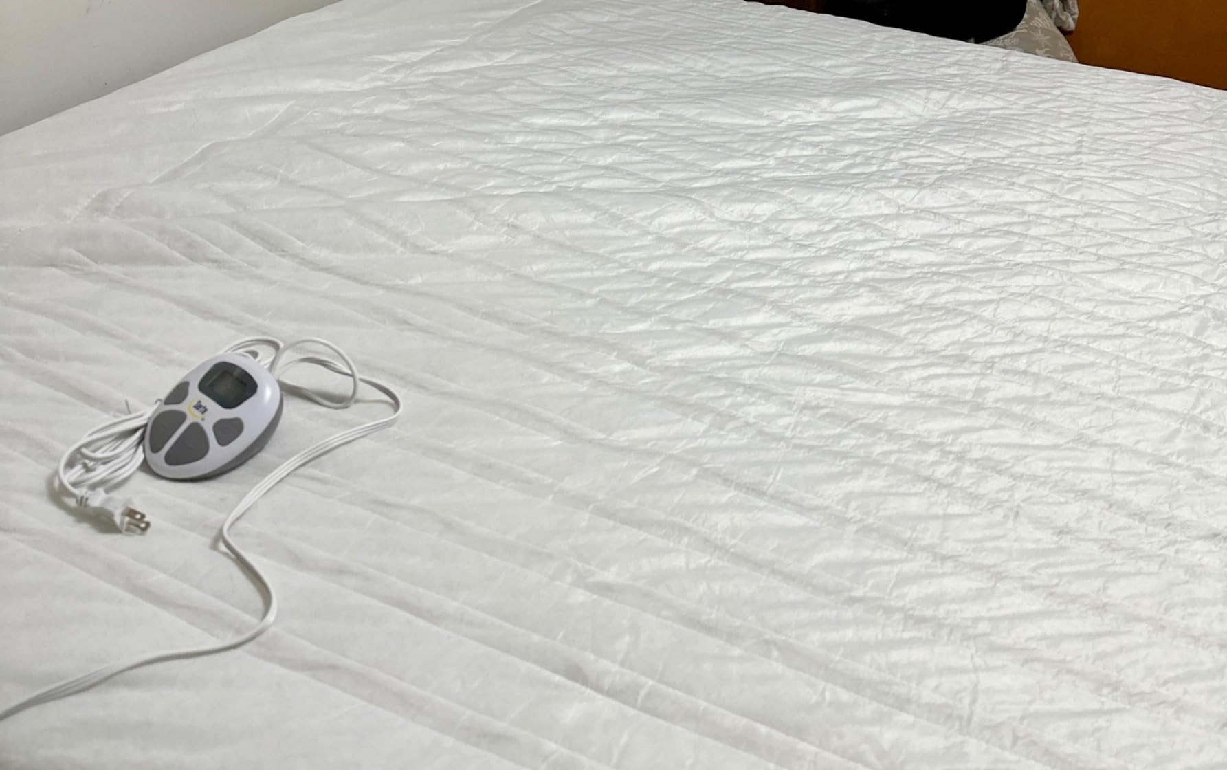 Serta Waterproof Heated Mattress Pad - Electric Bed Warmer with 10 Heat Settings, Auto Shut Off Timer, ETL Certified Electric Mattress Pad, Elastic Deep Pocket, Machine Washable, White Queen customer photo 1