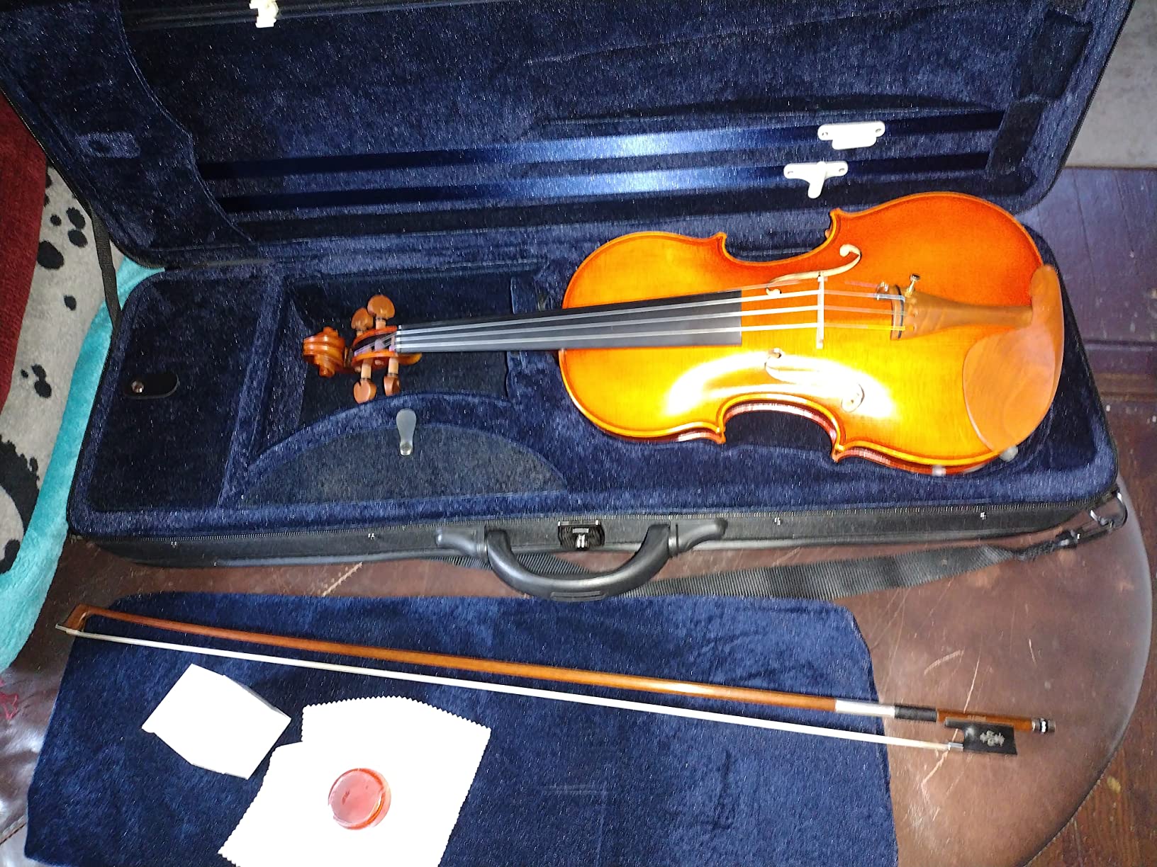 D Z Strad Model 220 Violin with Dominant strings, bow, case, rosin and shoulder rest - Open Clear Tone (7/8 - Size) customer photo 2
