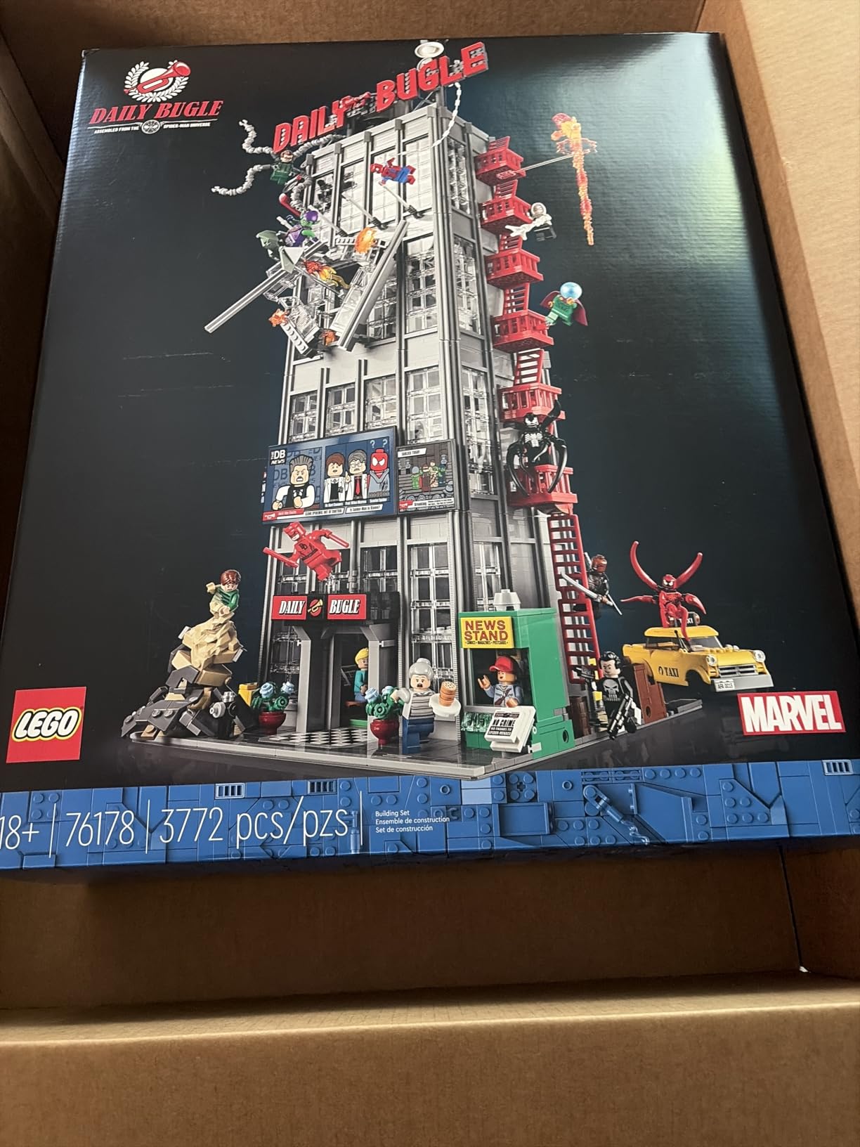 LEGO Marvel Spider-Man Daily Bugle Building Sets for Adults - Display as Office or Book Shelf Decor - Gifts for Christmas - 25 Minifigures - 76178 customer photo 1