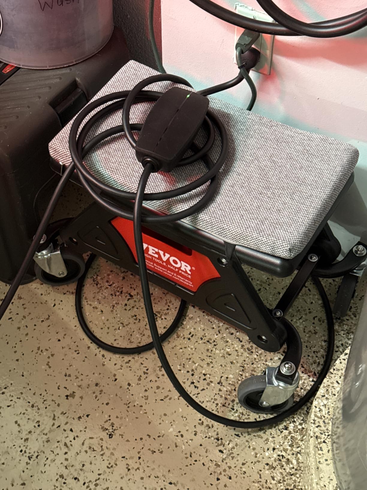 VEVOR Mechanic Stool 300 LBS Capacity Garage Stool with Three Slide Out Tool Trays and Drawer customer photo 2