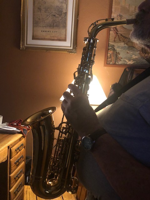 Apollo Student Tenor Saxophone in Gold Lacquer with Leather Pads, Complete with Case and Accessories customer photo 1