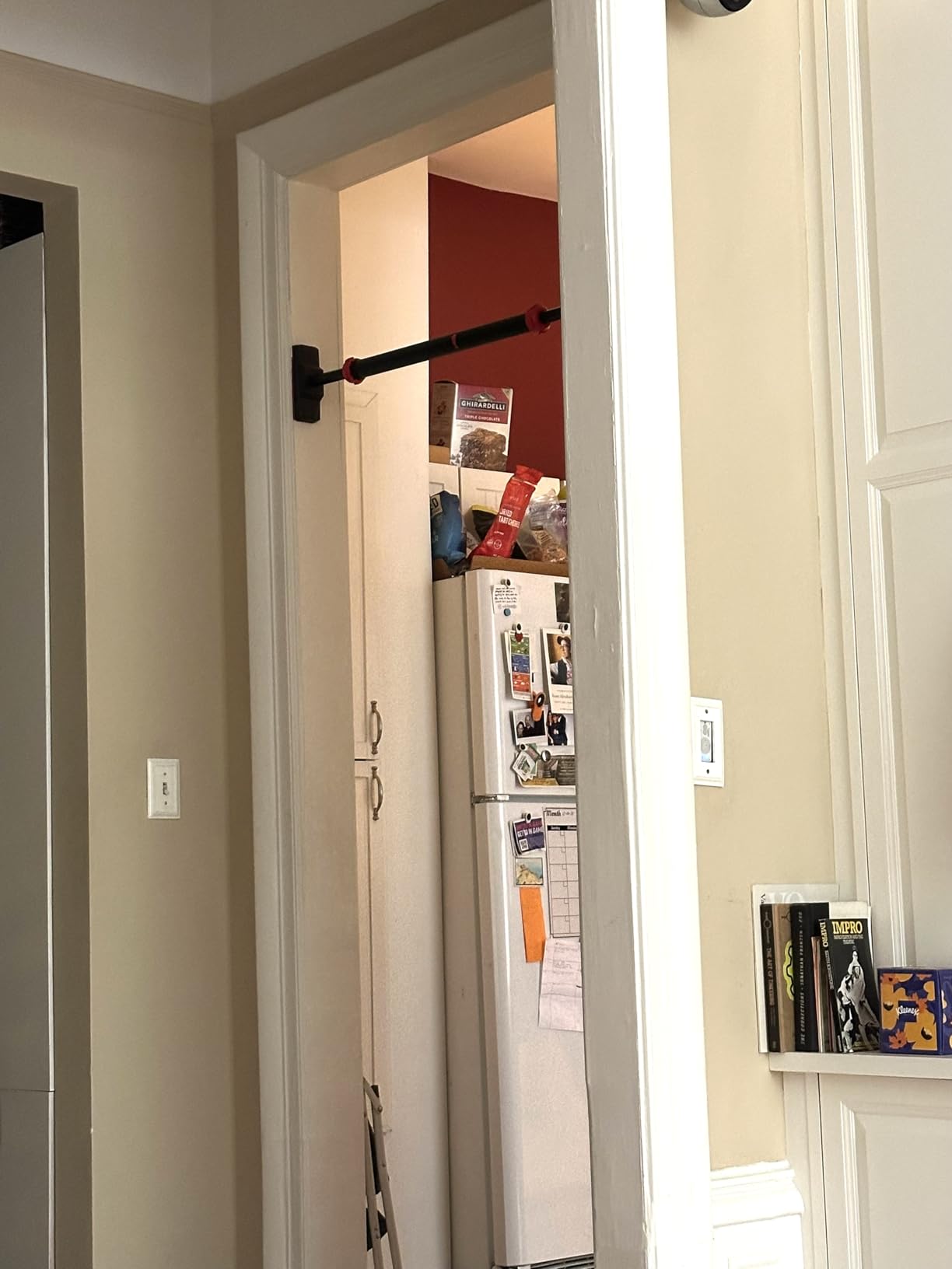 FitBeast Pull Up Bar for Doorway, Strength Training Pullup Bar with No Screws, Chin Up Bar with Adjustable Width Locking Mechanism, Doorway Pull Up Bar Max Load 440lbs customer photo 2