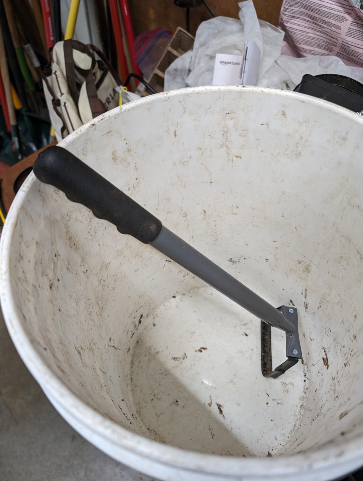 Walensee Stirrup Hoe Garden Tool, Hollow Trapezoid Weeding Tool with 14 Inch Scuffle Loop, Sharp Metal Hand Cultivator Rake for Lawn, Garden or Greenhouse, Durable Grass Scraper, Mini Gift, Grey customer photo 2