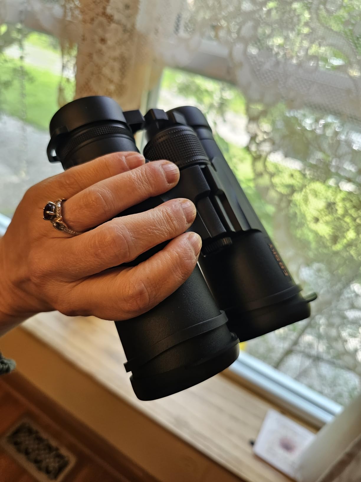 Gosky 10X42 HD Binoculars for Adults with Phone Adapter, High Power Binoculars with BAK4 Prism and FMC Lens, Waterproof for Bird Watching Hunting Traveling Outdoor Sports customer photo 1