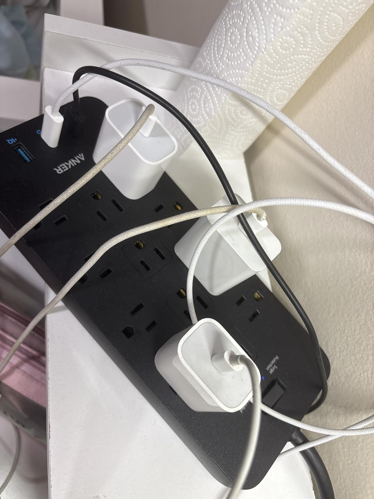 Anker Power Strip with 2100J Surge Protector, Outlet Extender, 5ft Extension Cord with Multiple Outlets, 12 AC, 2 USB A, 1 USB C Port for 20W, Home Office, Dorm Room Essentials, TUV Listed customer photo 2