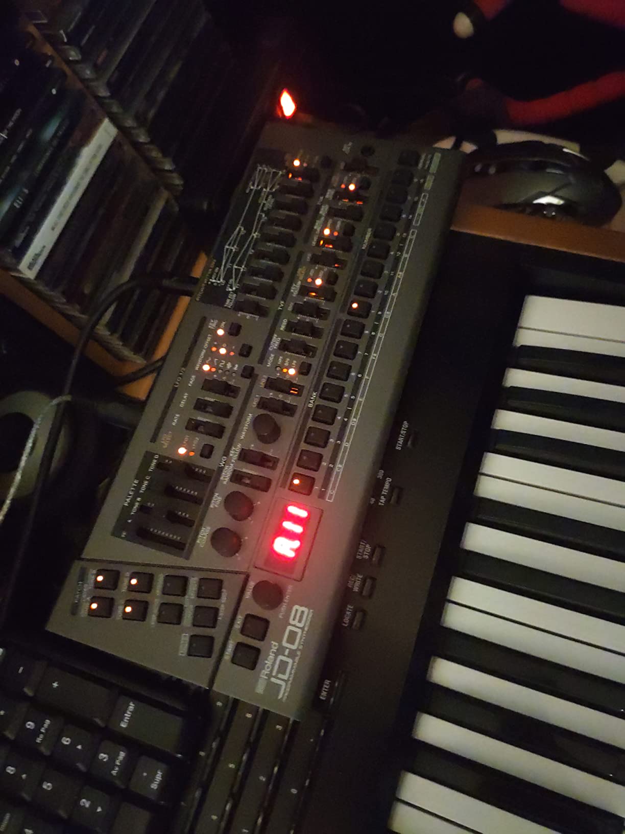 Roland JD-08 Tabletop Sound Module Boutique Synthesizer - Compact, Lightweight, Modern with New Effects and Polyphonic Sequencer customer photo 2