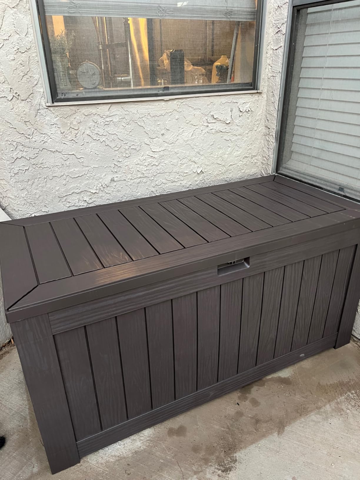 Flamaker Resin Deck Box 120 Gallon Waterproof Large Outdoor Indoor Storage Box Imitation Wood Resin for Patio Furniture Garden Tools and Pool (Black) customer photo 2